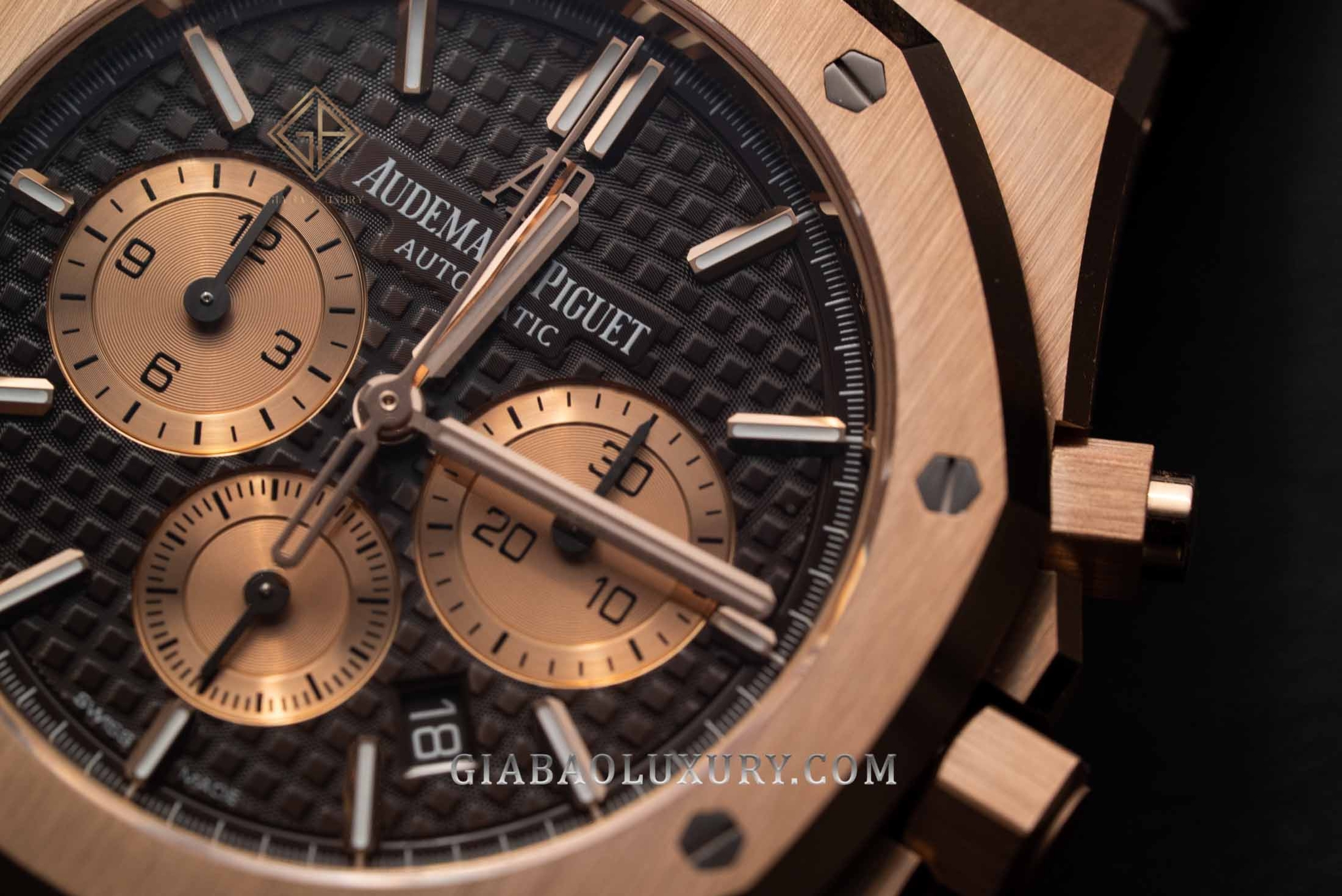 Audemars Piguet Royal Oak Chronograph mã hiệu 26331OR.OO.D821CR.01