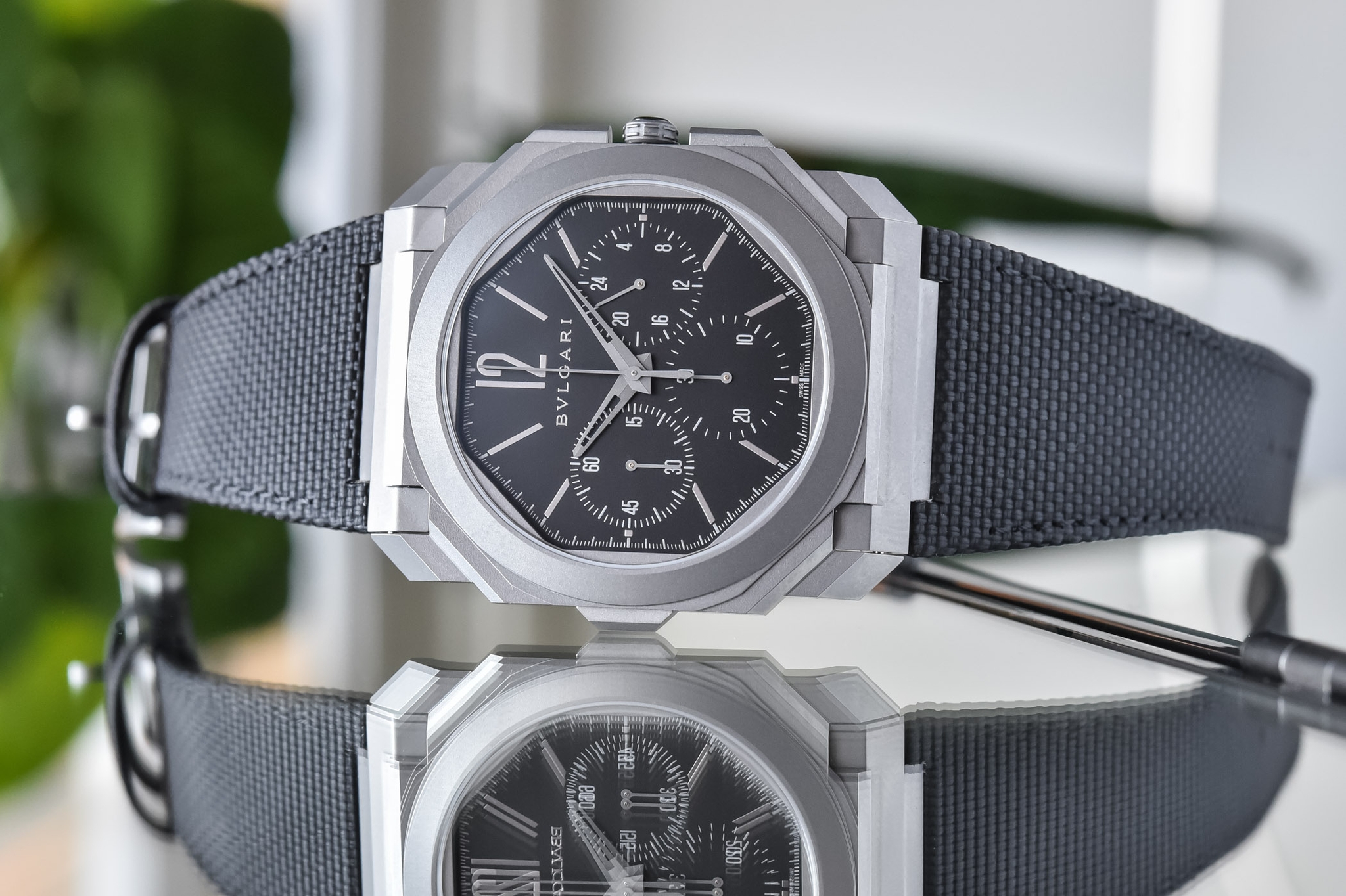 Đồng hồ Bvlgari Octo Finissimo Chronograph GMT Titan Mặt số đen