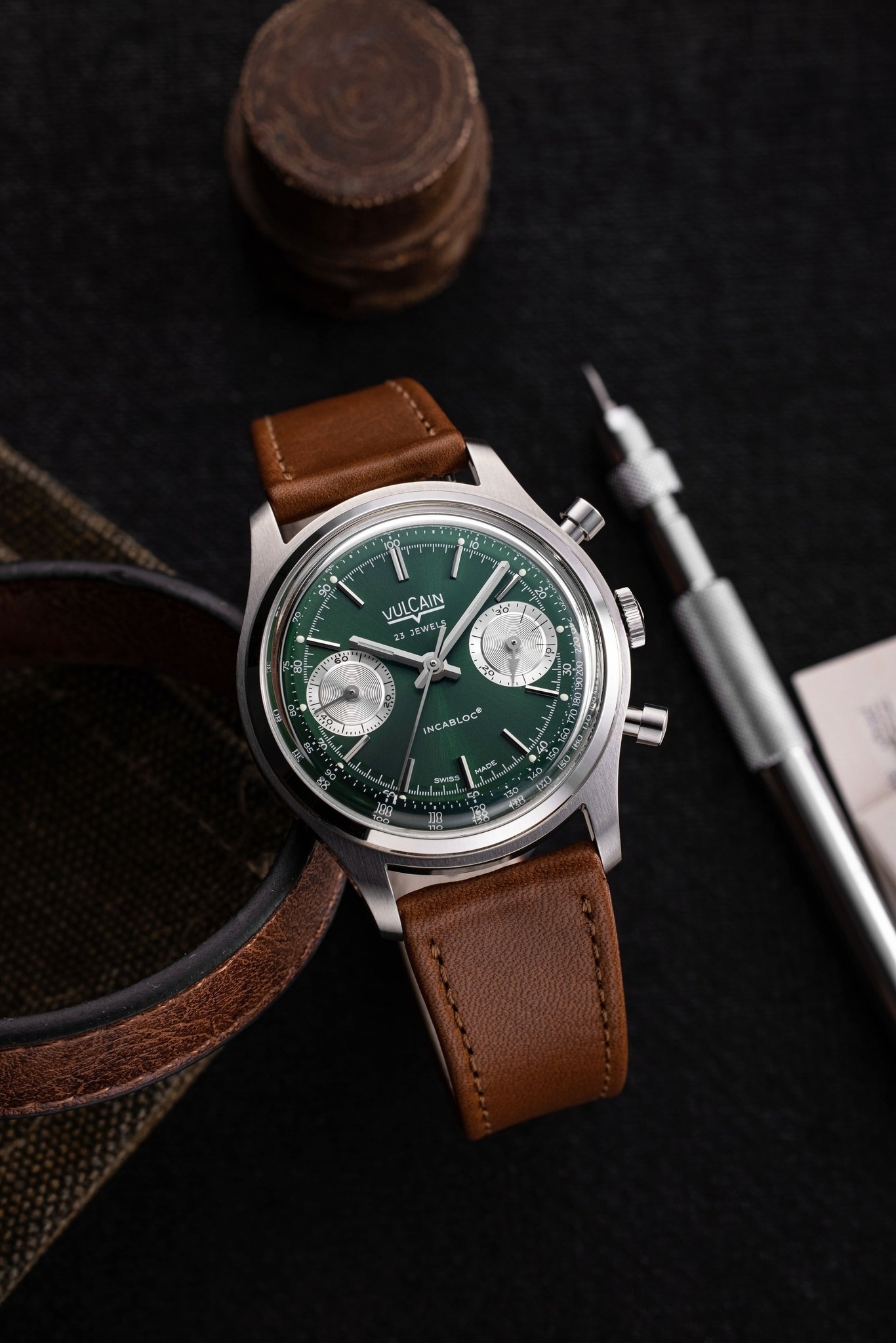 Đồng hồ đeo tay thương hiệu Vulcain, dòng sản phẩm Chronograph, Ref no: 640109A90.BAC201