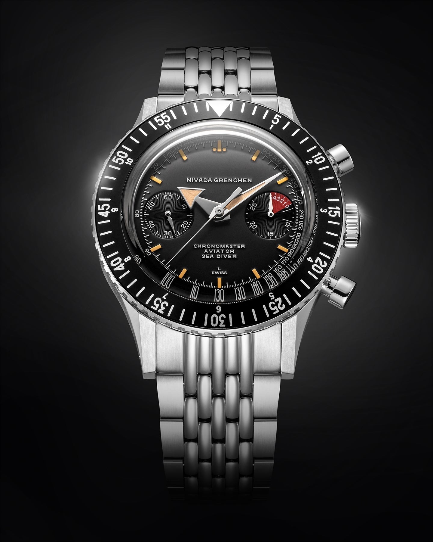 Nivada Grenchen, dòng sản phẩm Chronomaster Broad Arrow, Ref no: 85041M, mặt số màu đen