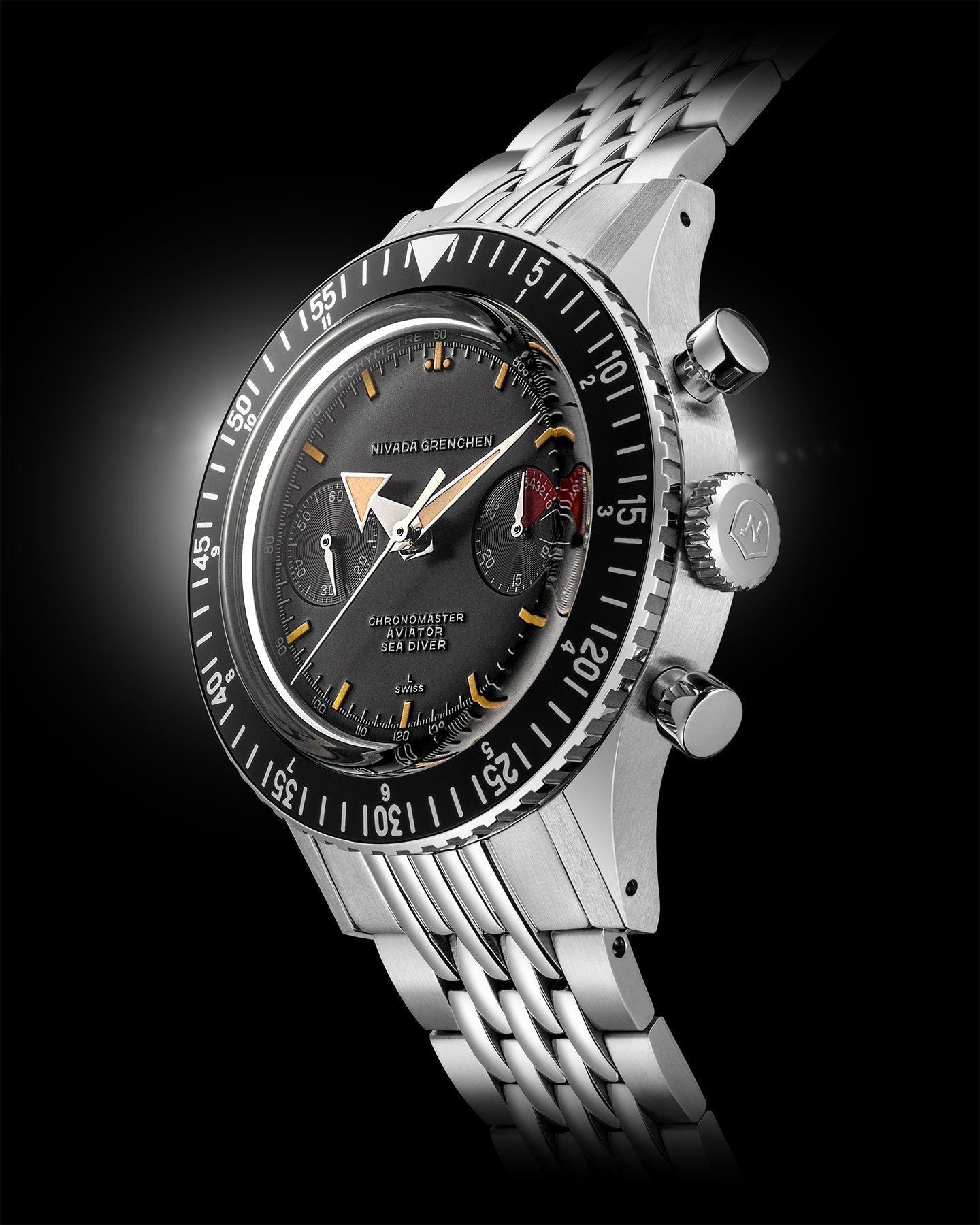 Nivada Grenchen, dòng sản phẩm Chronomaster Broad Arrow, Ref no: 85041M, mặt số màu đen