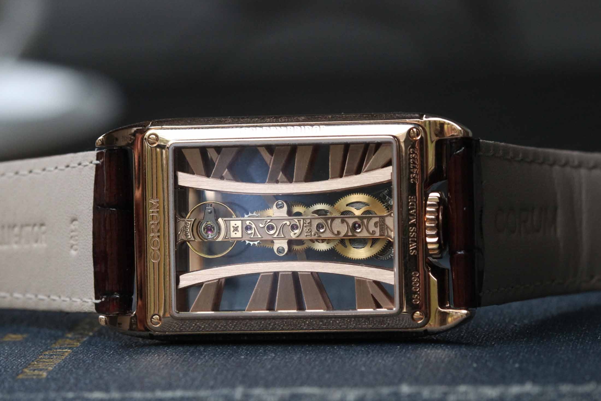 Corum Golden Bridge Rectangle: Một thiết kế biểu tượng