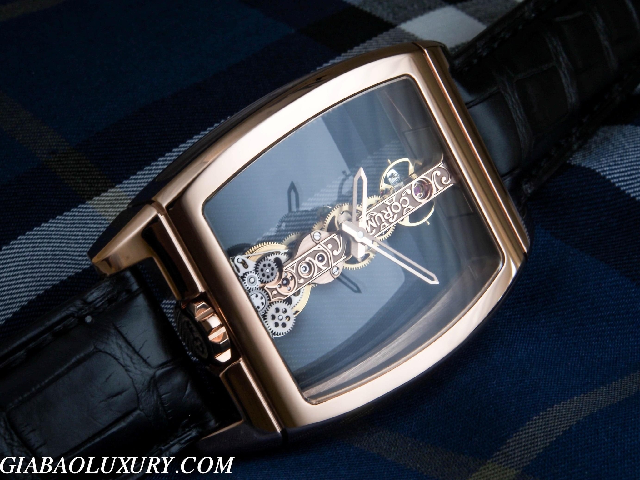 ĐỒNG HỒ CORUM GOLDEN BRIDGE