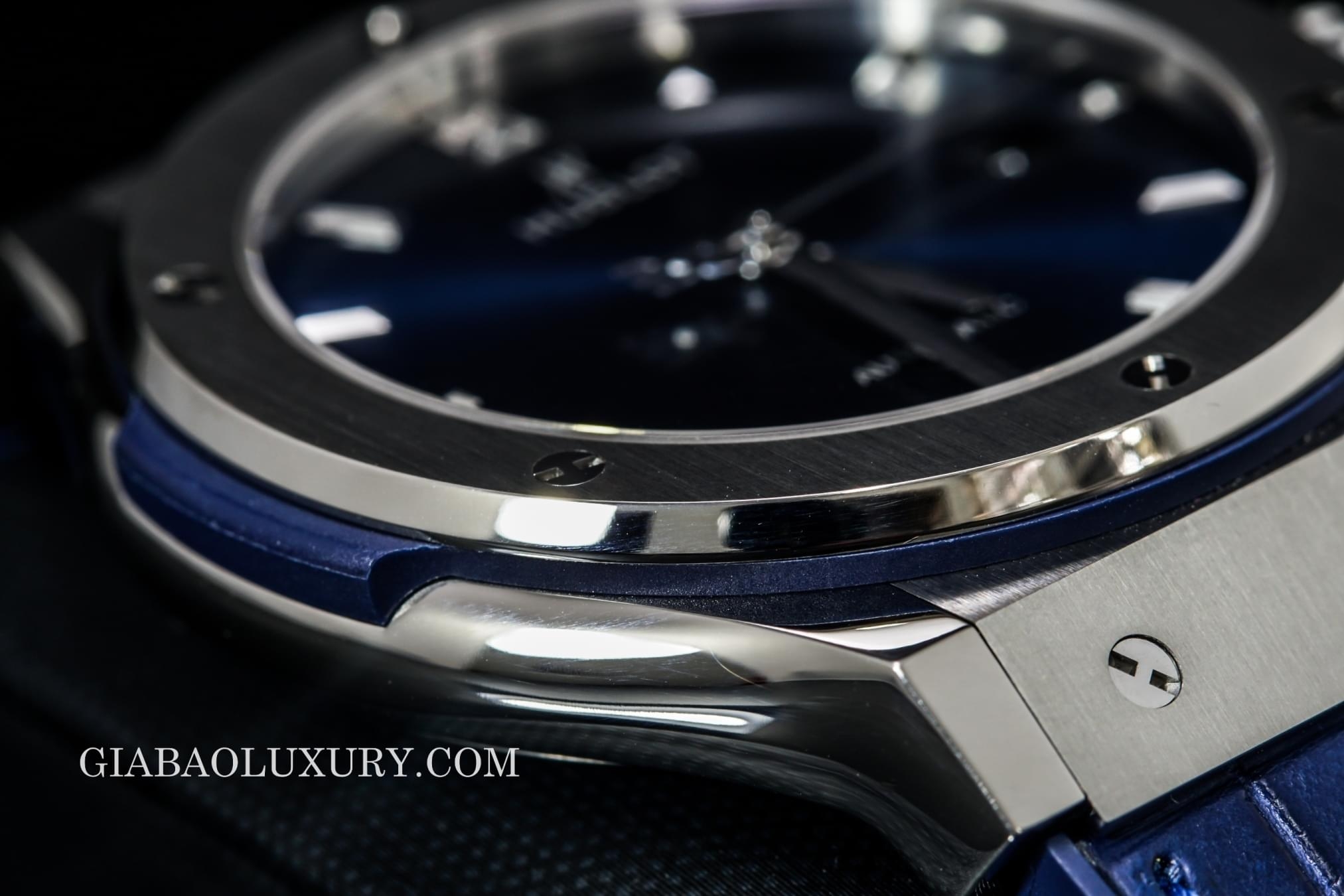 Đồng Hồ Hublot Classic Fusion Blue Titanium 42mm 542.NX.7170.LR