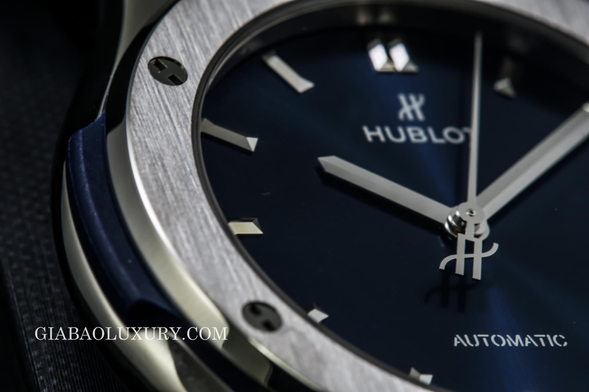 đồng hồ hublot classic fusion titanium 42mm