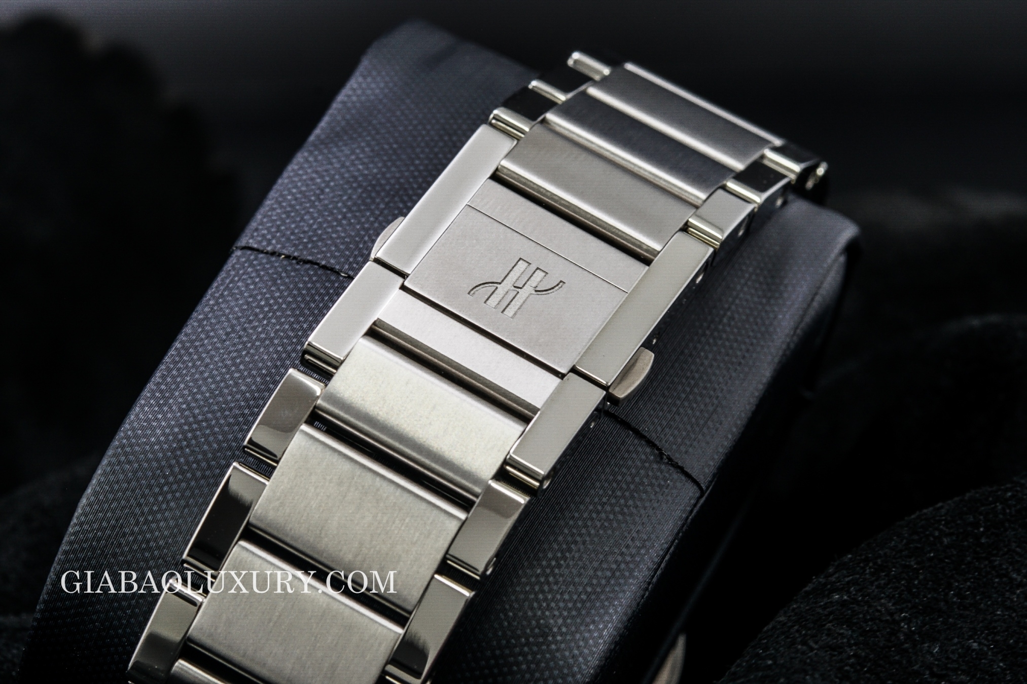 đồng hồ hublot classic fusion titanium 42mm