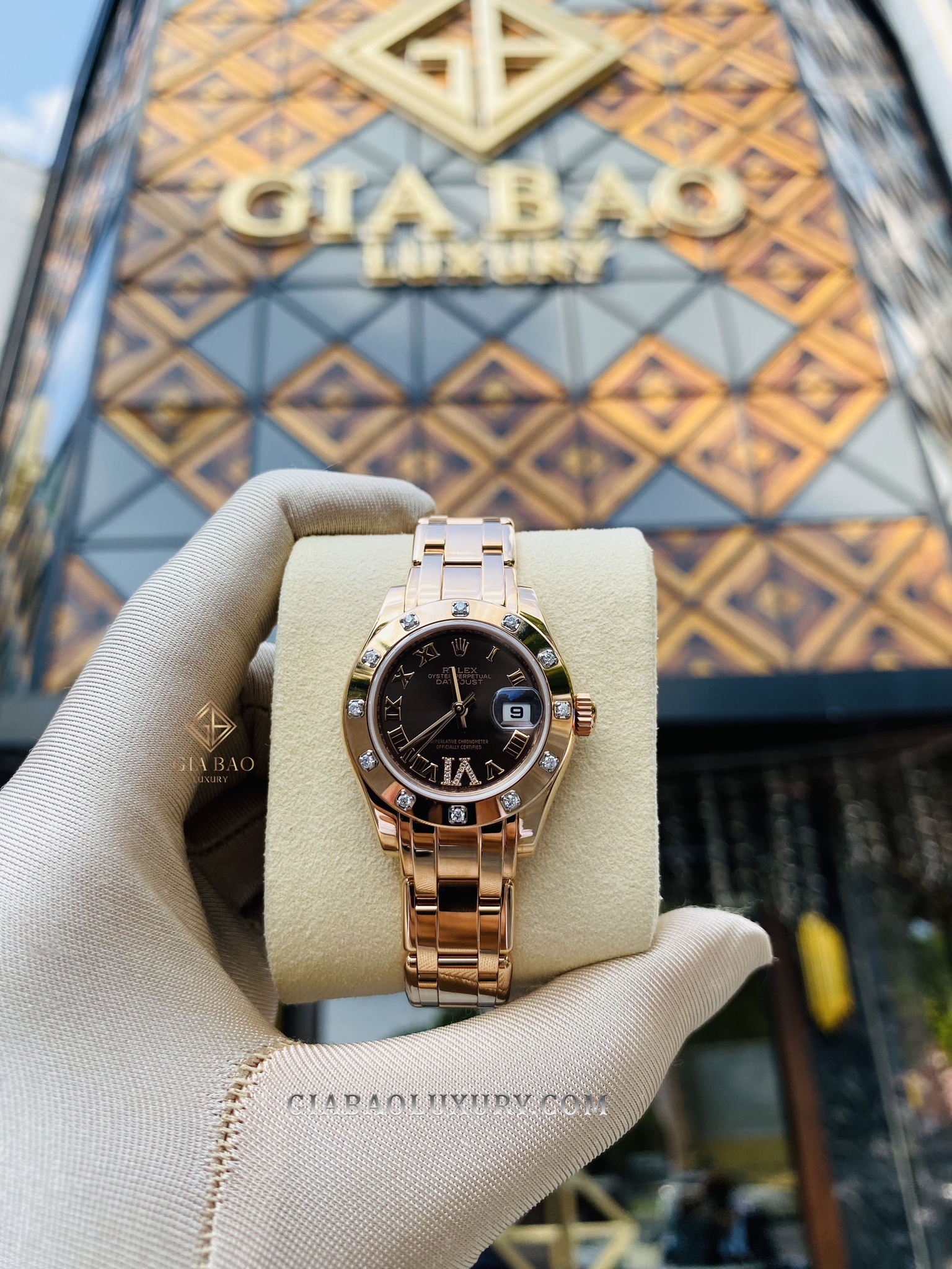 Đồng Hồ Rolex Pearlmaster 29 80315 Mặt Số Chocolate Cọc Số La Mã