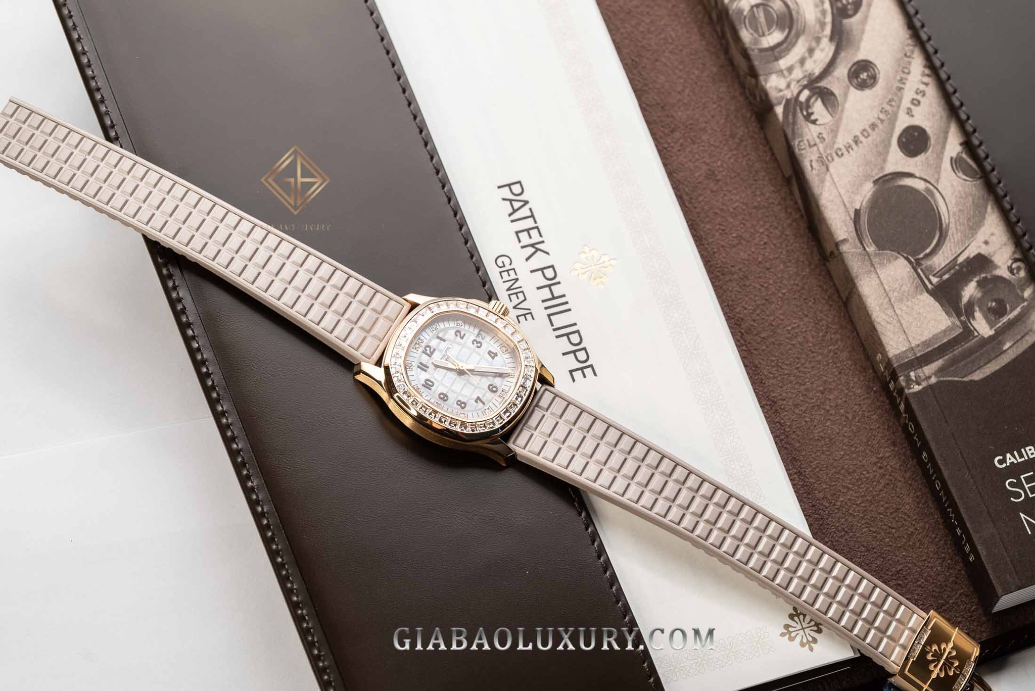 đồng hồ Patek Philippe 5072R