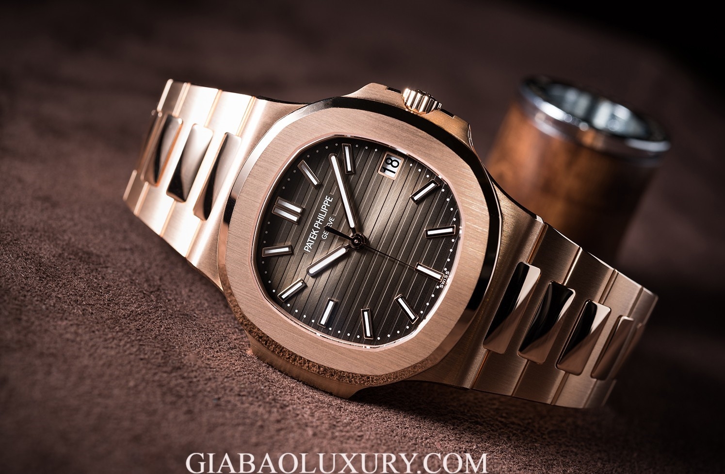 Đồng Hồ Patek Philippe Nautilus 5711/1R-001