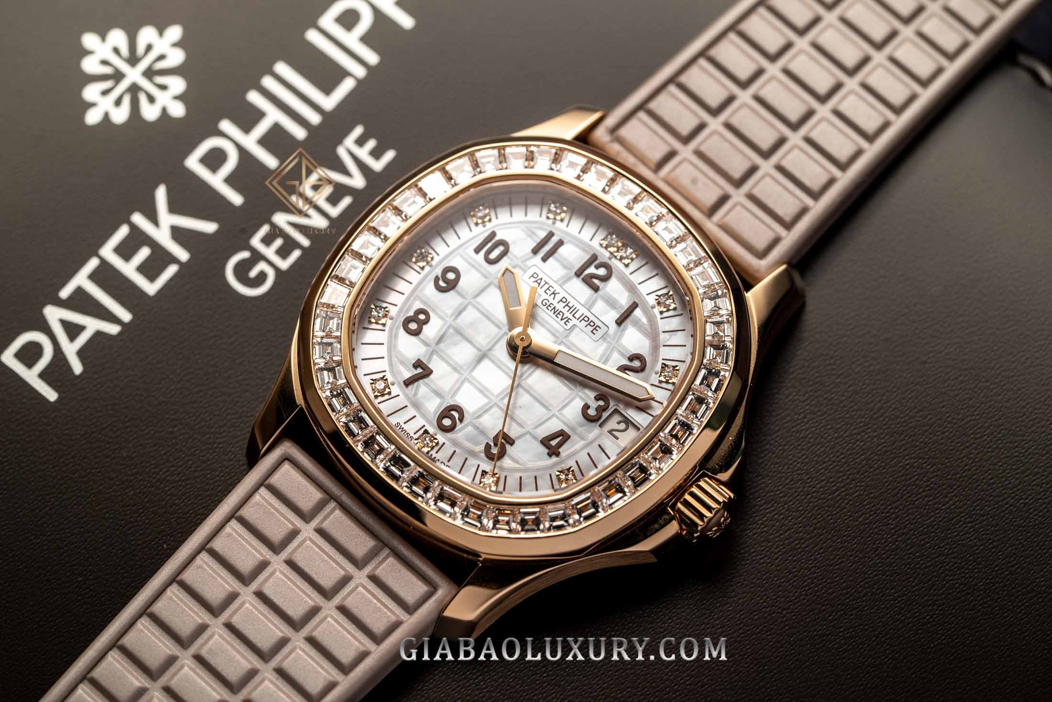 Đồng Hồ Patek Philippe Aquanaut 5072R-001