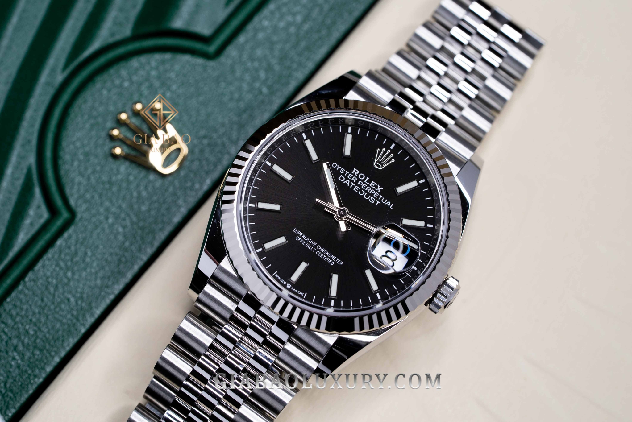 Đồng Hồ Rolex Datejust 36 126234 Mặt Số Đen Cọc Số Dạ Quang