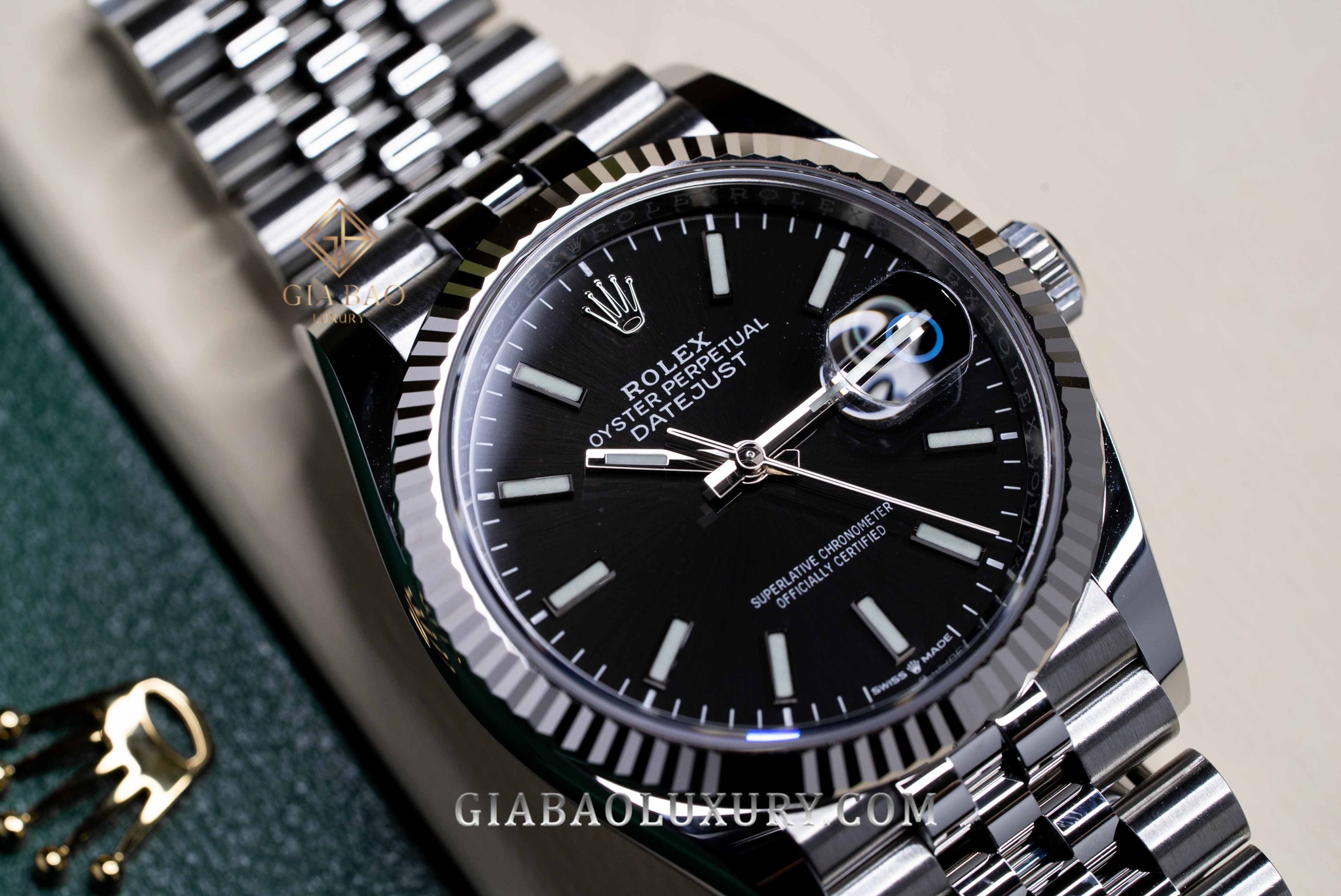 Đồng Hồ Rolex Datejust 36 126234 Mặt Số Đen Cọc Số Dạ Quang