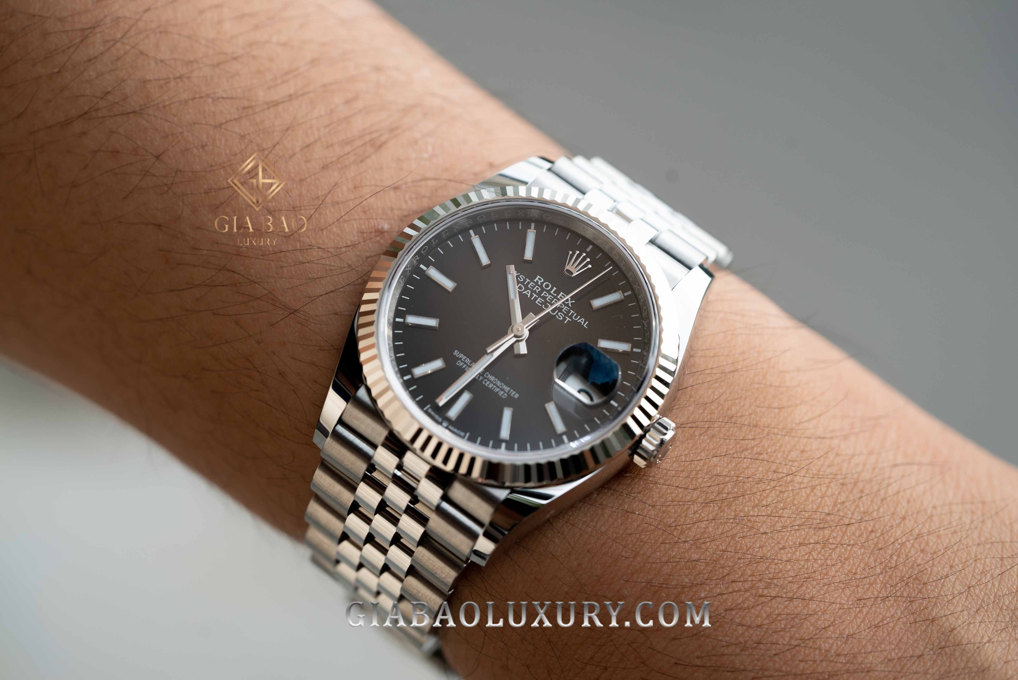 Đồng Hồ Rolex Datejust 36 126234 Mặt Số Đen Cọc Số Dạ Quang