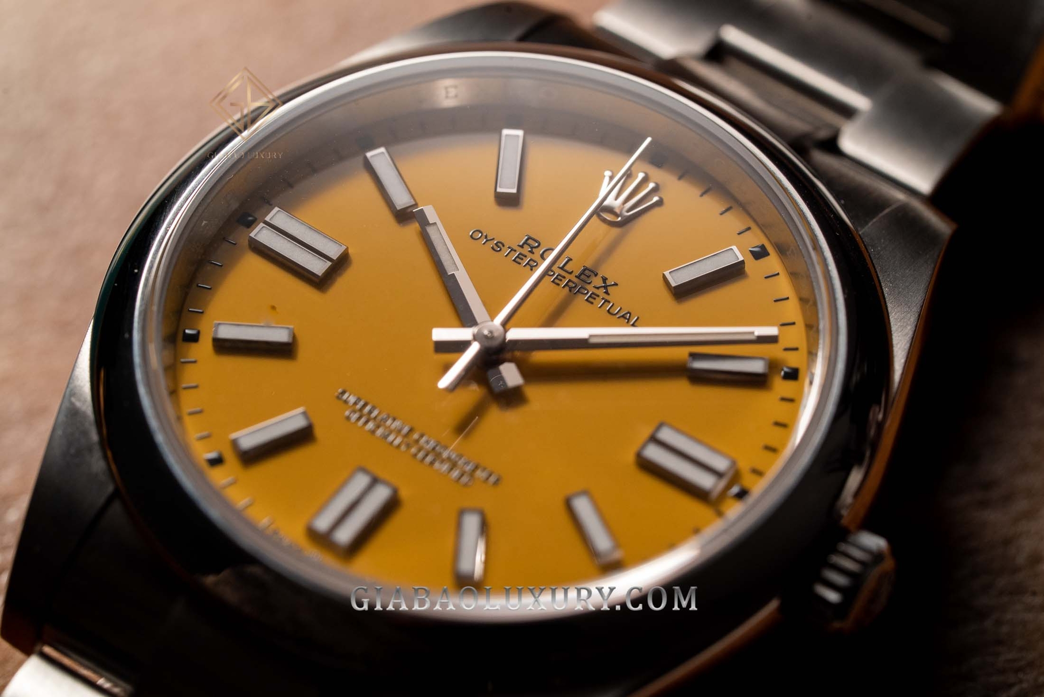 Đồng Hồ Rolex Oyster Perpetual 41 124300 Mặt Số Vàng