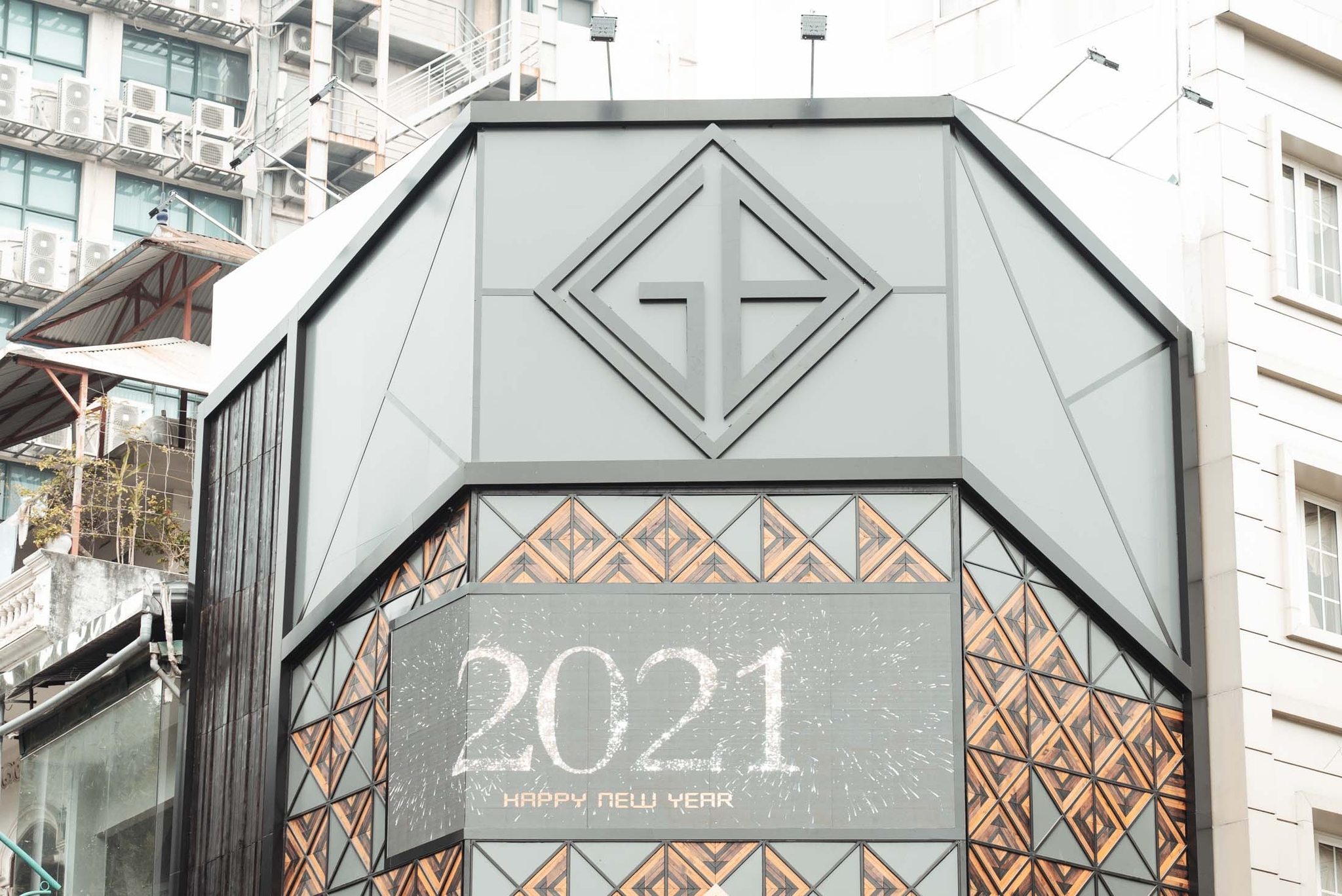 Chi nhánh Gia Bảo Luxury Hà Nội chuyển tới địa chỉ mới - Quý khách hàng đã chuẩn bị đón nhận những trải nghiệm lạ