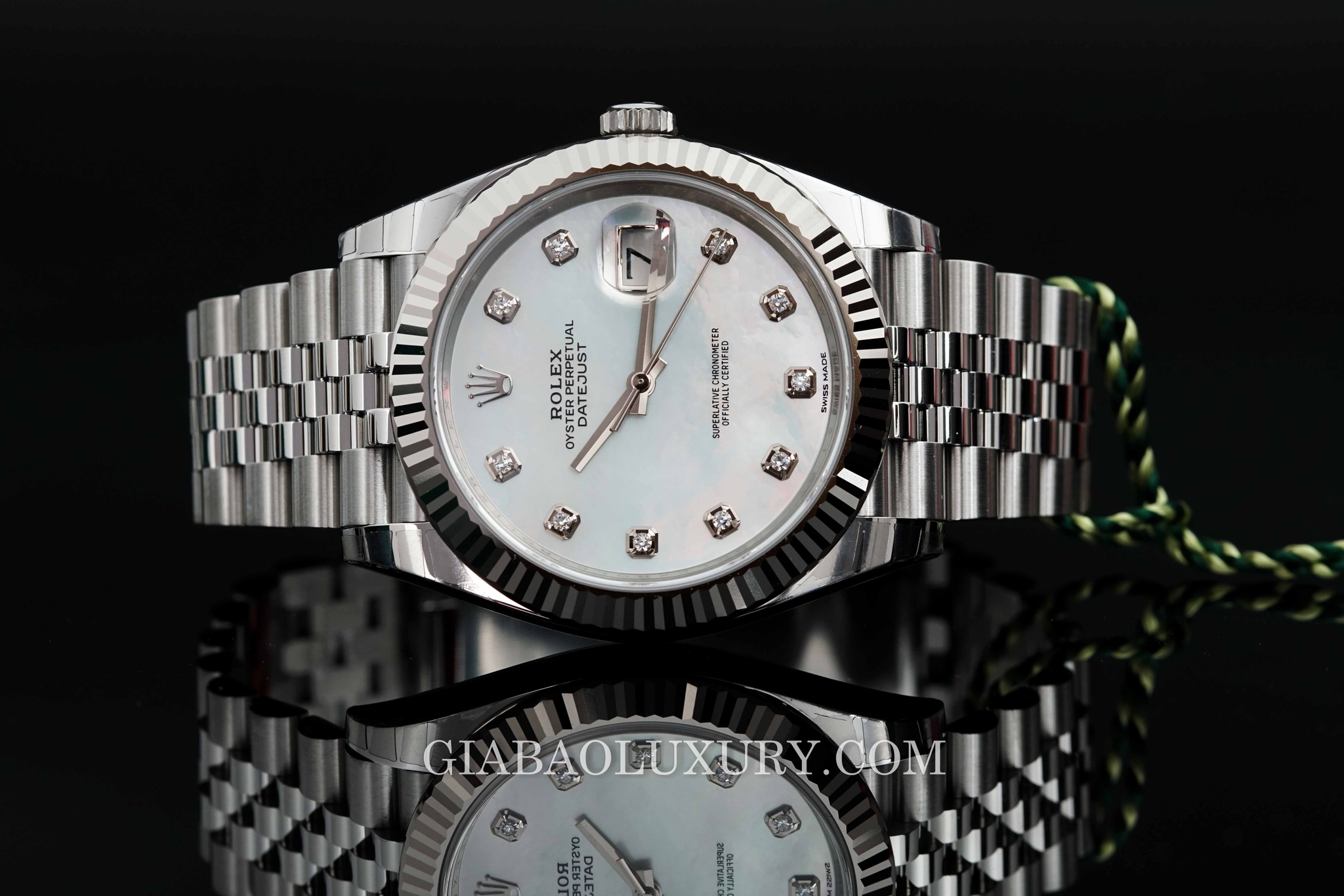 Đồng Hồ Rolex Datejust 41mm 126334 Mặt Ốc Trắng Ánh Xanh