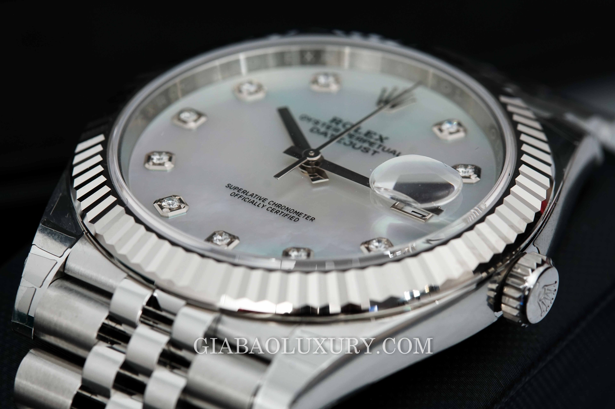 Đồng Hồ Rolex Datejust 41mm 126334 Mặt Ốc Trắng Ánh Xanh