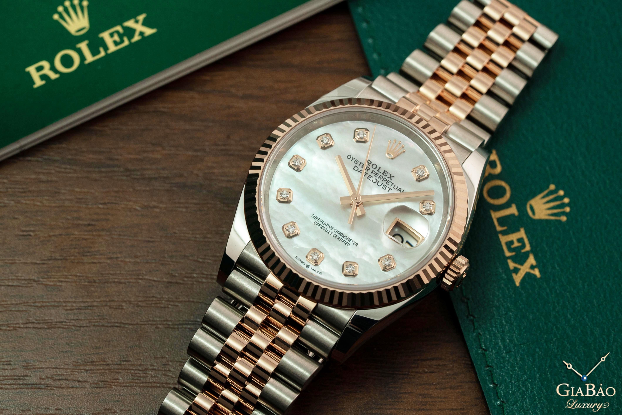 Đồng Hồ Rolex Datejust 126231 Mặt Số Vỏ Trai Trắng