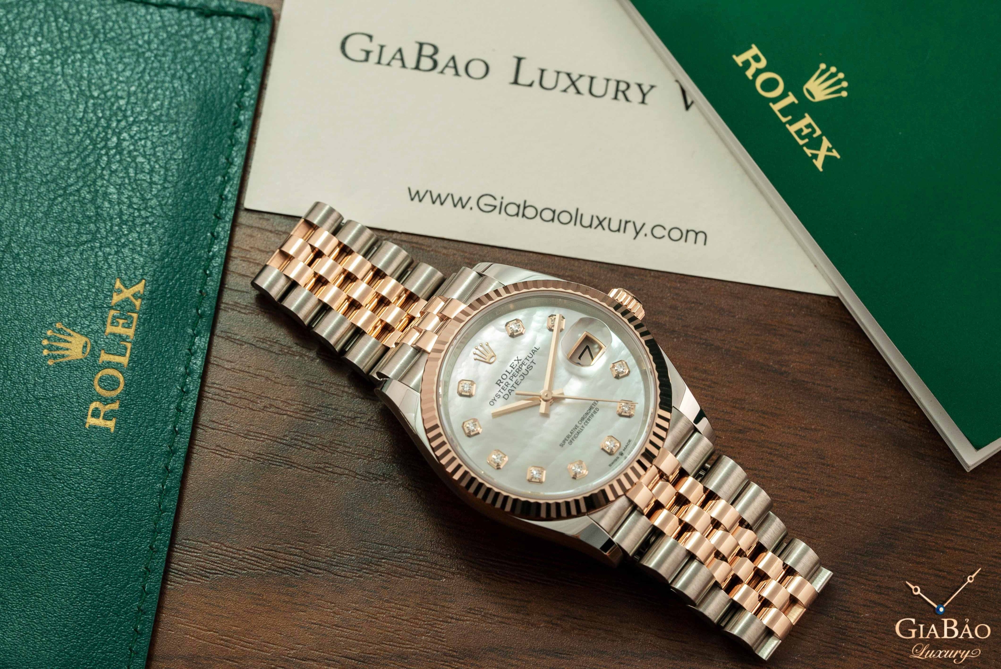 Đồng Hồ Rolex Datejust 126231 Mặt Số Vỏ Trai Trắng