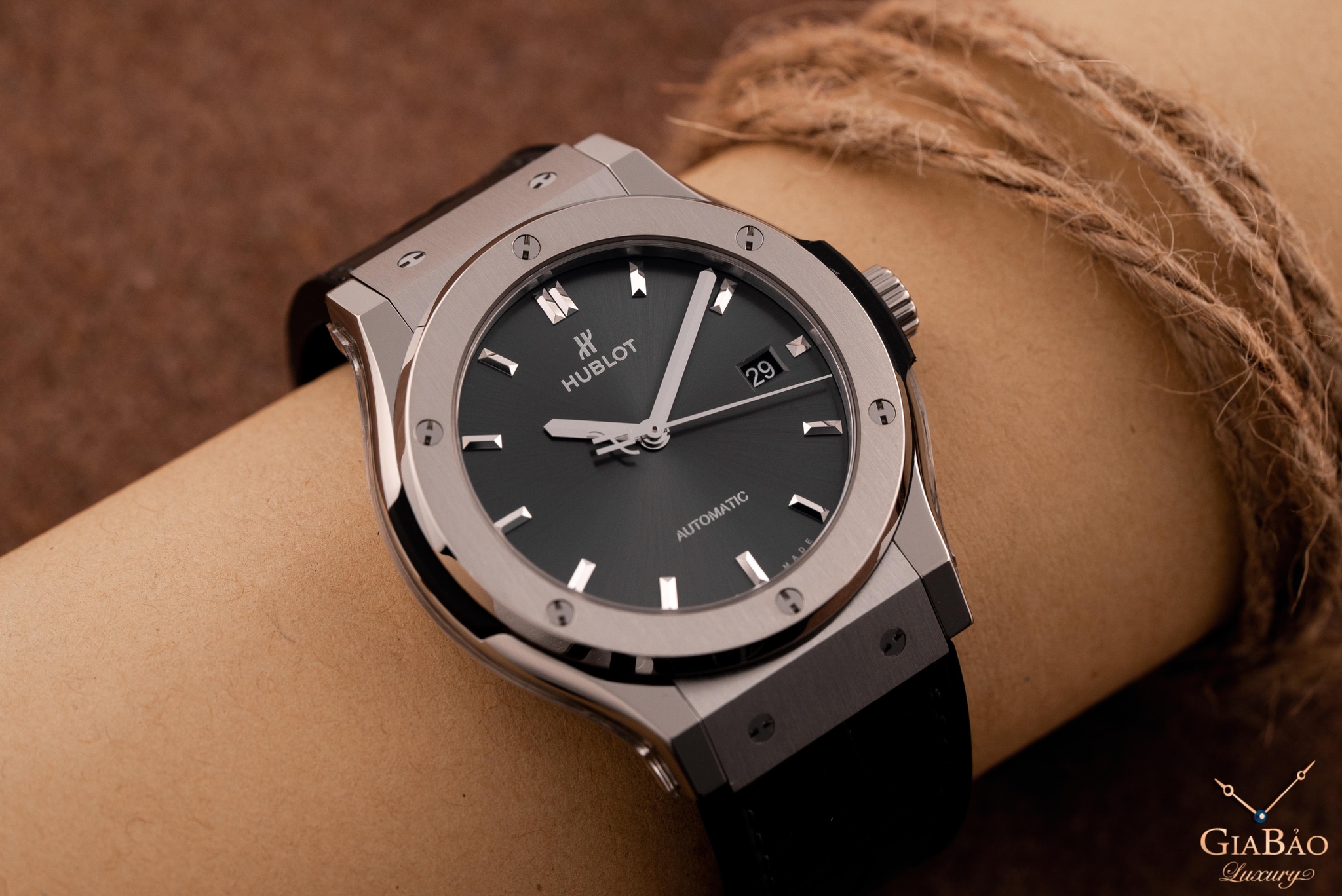 Đồng Hồ Hublot Classic Fusion Grey Titanium 42mm 511.NX.7071.LR