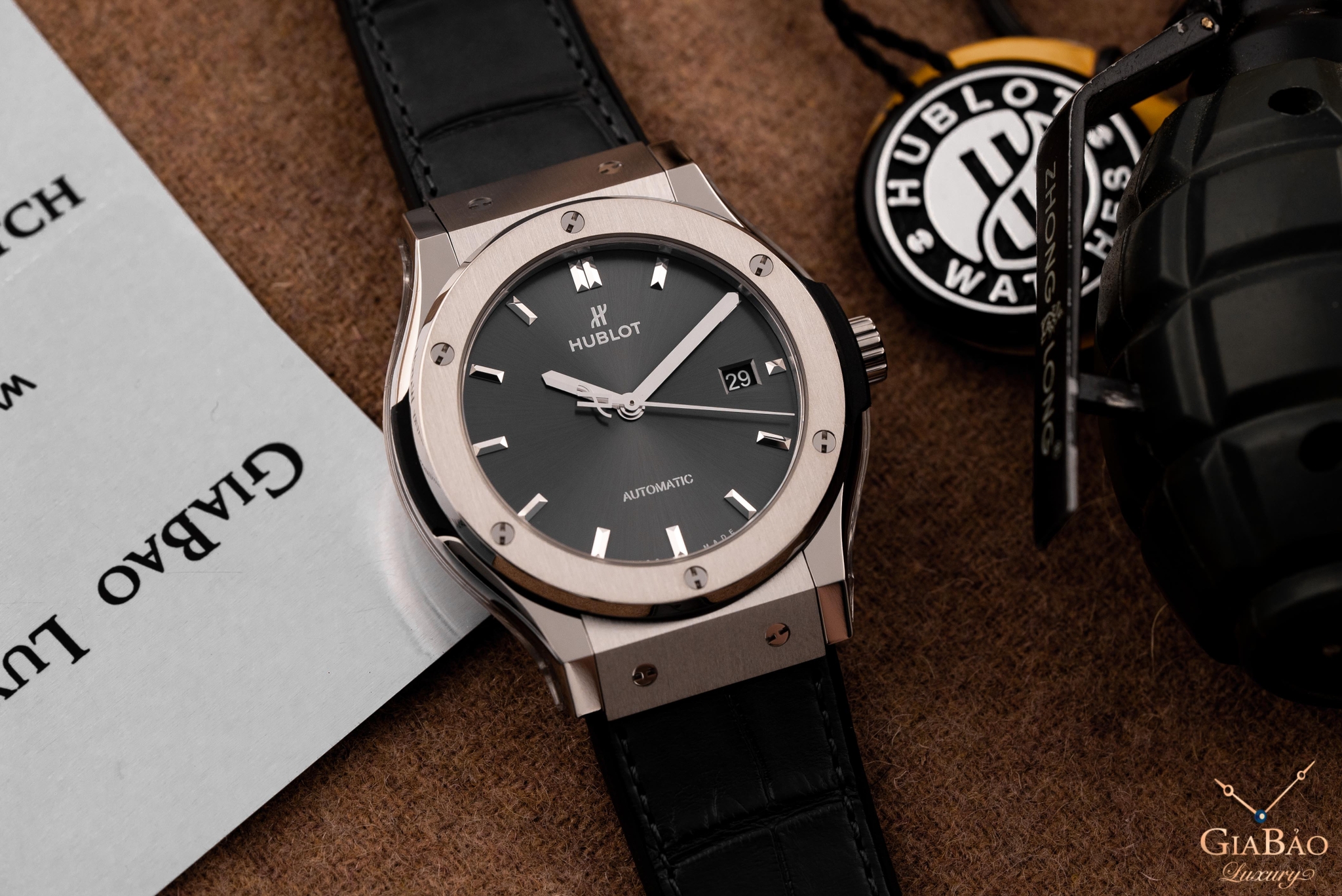 Đồng Hồ Hublot Classic Fusion Grey Titanium 42mm 511.NX.7071.LR