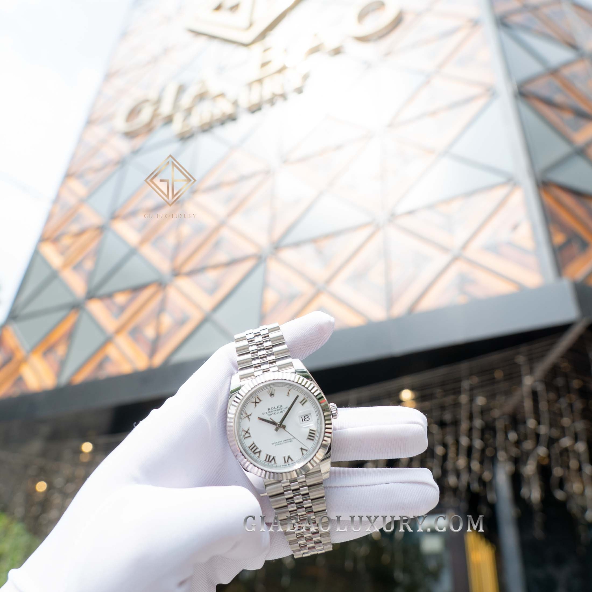 Đồng Hồ Rolex Datejust 41 126334 Mặt Số Trắng Cọc Số La Mã