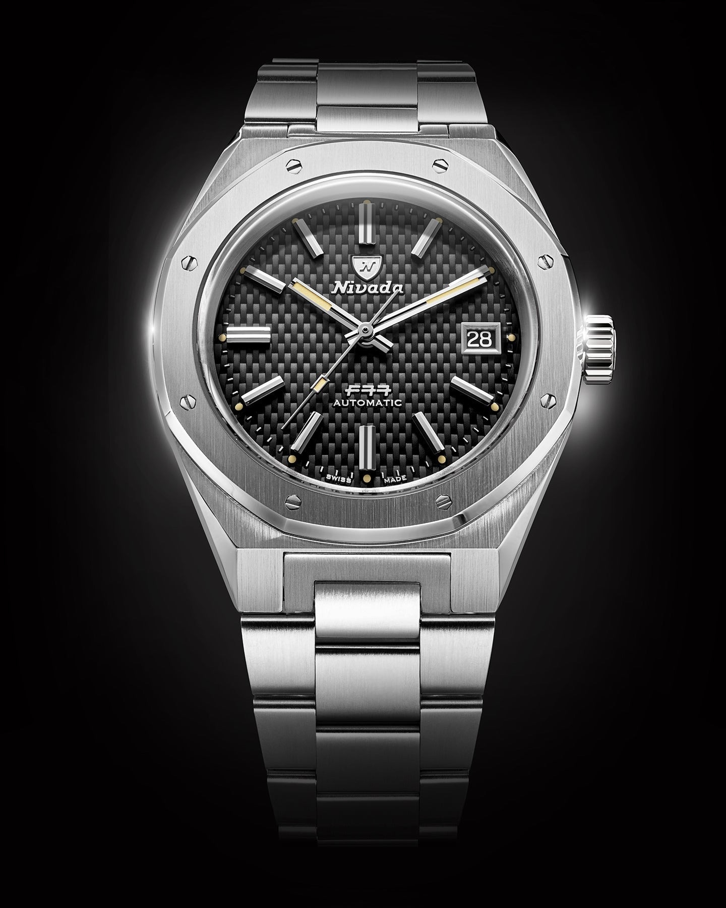 Nivada Grenchen, dòng sản phẩm F77, Ref number: 69041A77A, mặt số đen họa tiết