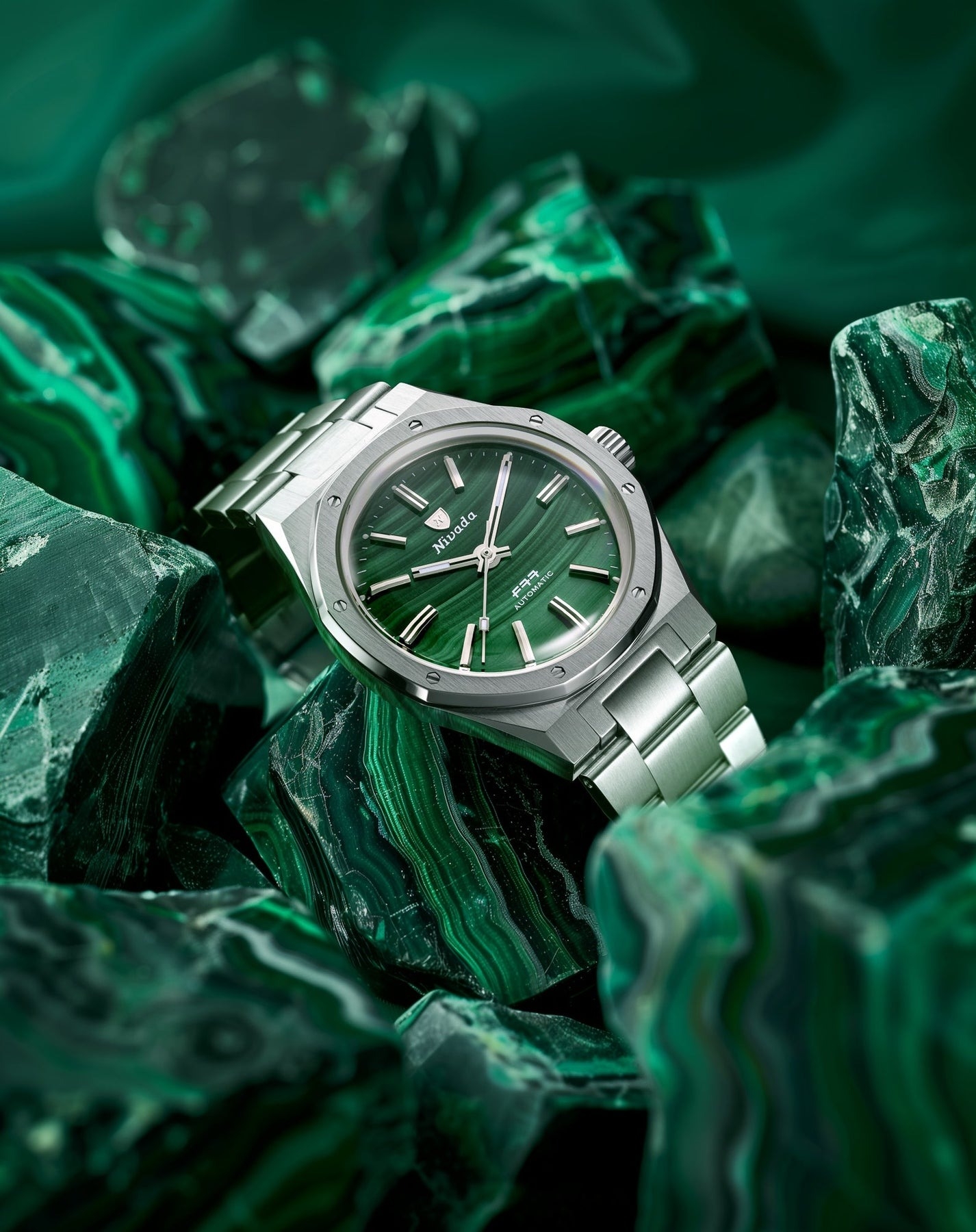 Nivada Grenchen, dòng sản phẩm F77, Ref number: 68036A77, mặt số Đá Malachite Mark I