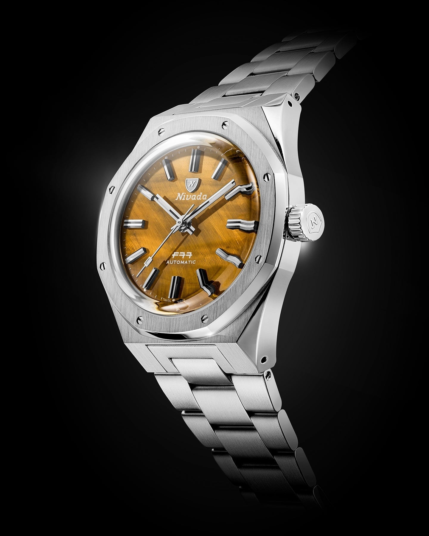 Nivada Grenchen, dòng sản phẩm F77, Ref number: 68032A77, mặt số Tiger Eye Mark I