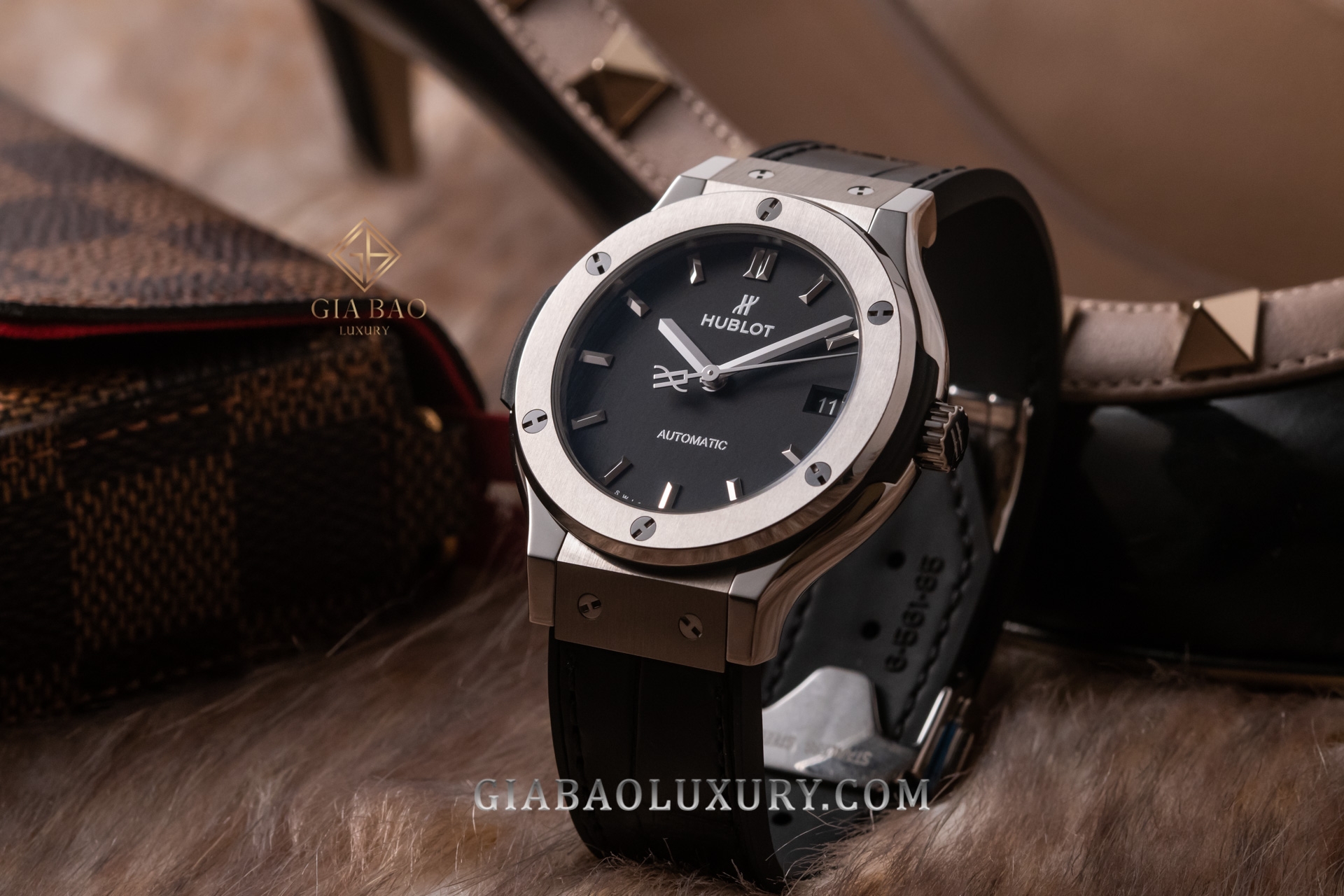 Đồng Hồ Hublot Classic Fusion Titanium  38mm 565.NX.1171.LR