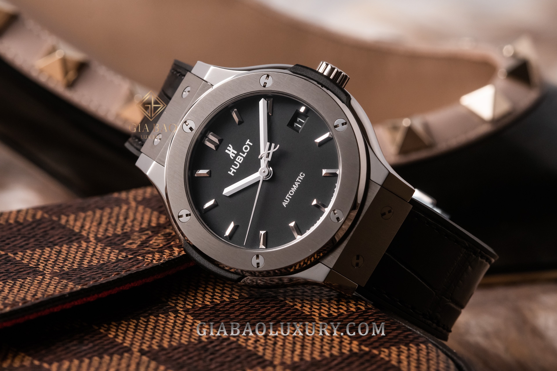 Đồng Hồ Hublot Classic Fusion Titanium  38mm 565.NX.1171.LR