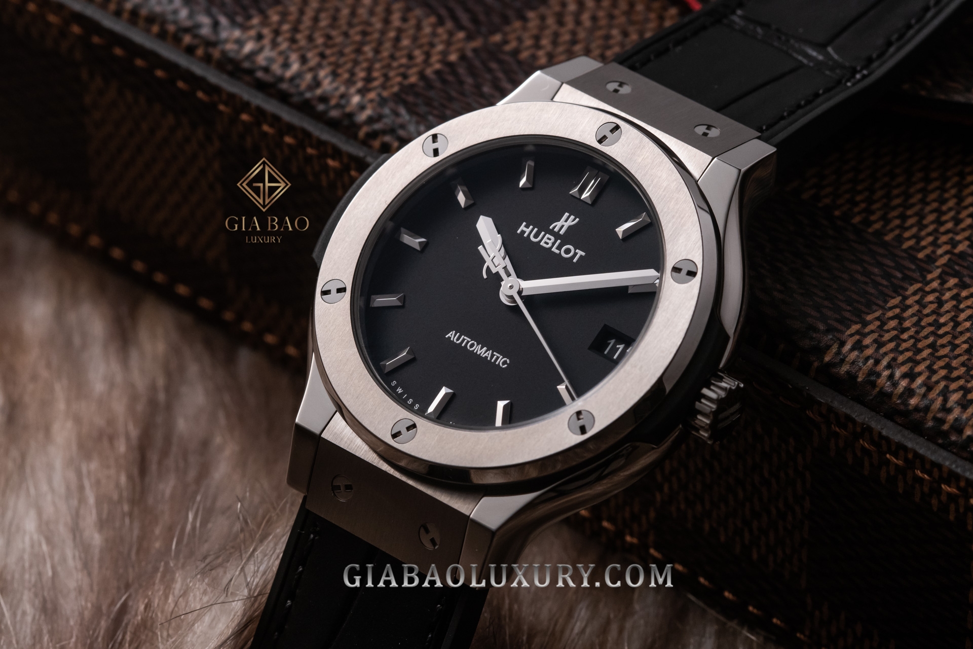 Đồng Hồ Hublot Classic Fusion Titanium  38mm 565.NX.1171.LR