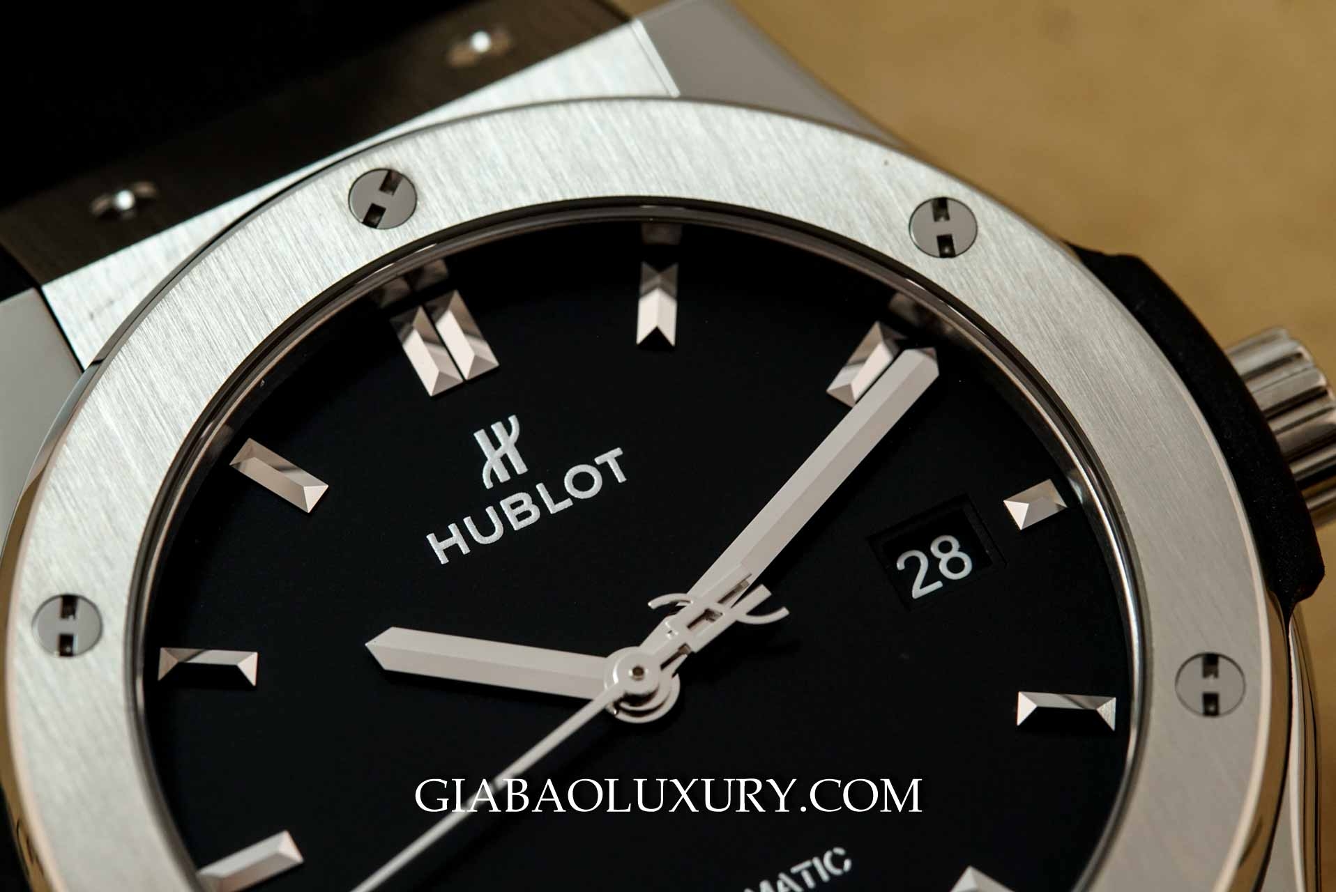 Đồng Hồ Hublot Classic Fusion Black Titanium 42mm 542.NX.1171.RX