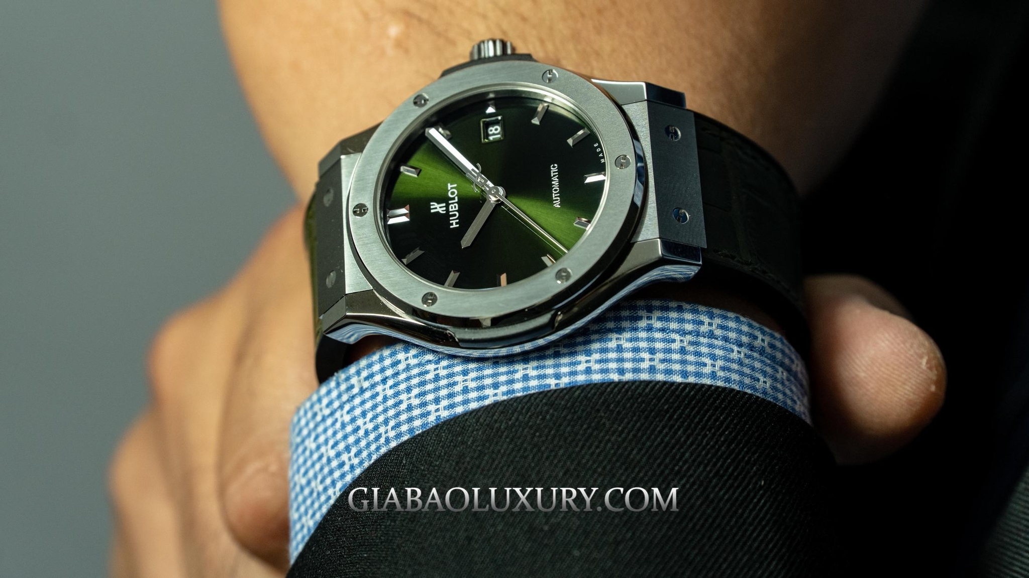 Đồng hồ Hublot Classic Fusion Green 42mm Titanium 542.NX.8970.LR