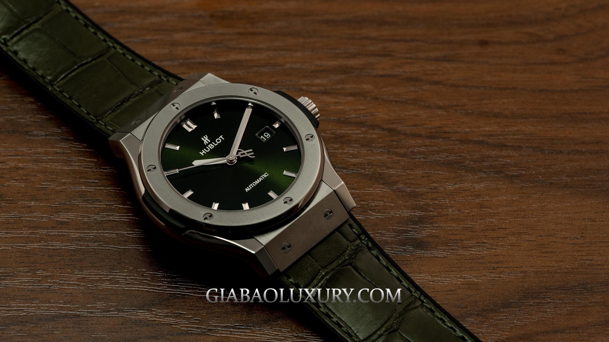 Đồng hồ Hublot Classic Fusion Green 42mm Titanium 542.NX.8970.LR