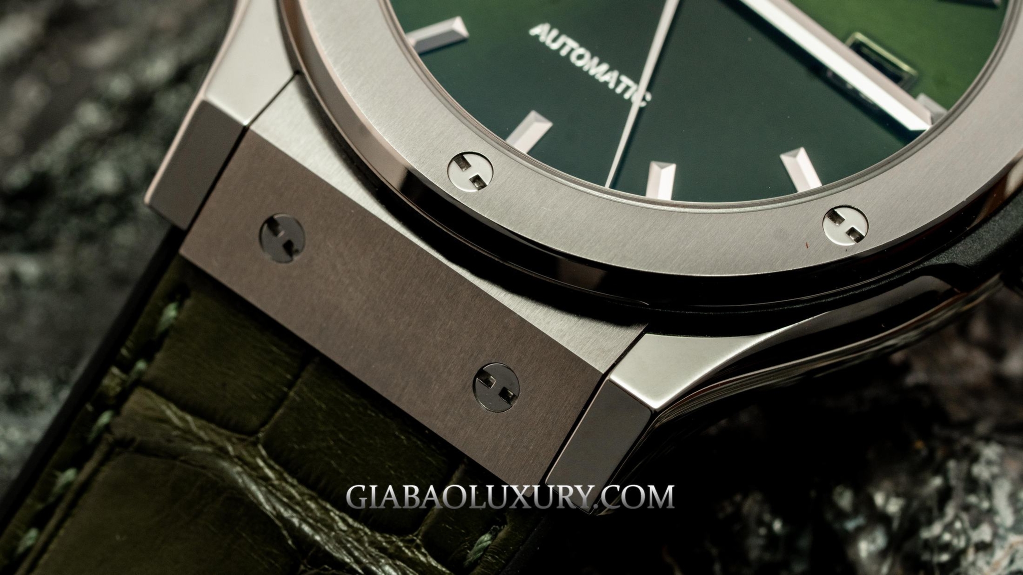 Đồng hồ Hublot Classic Fusion Green 42mm Titanium 542.NX.8970.LR