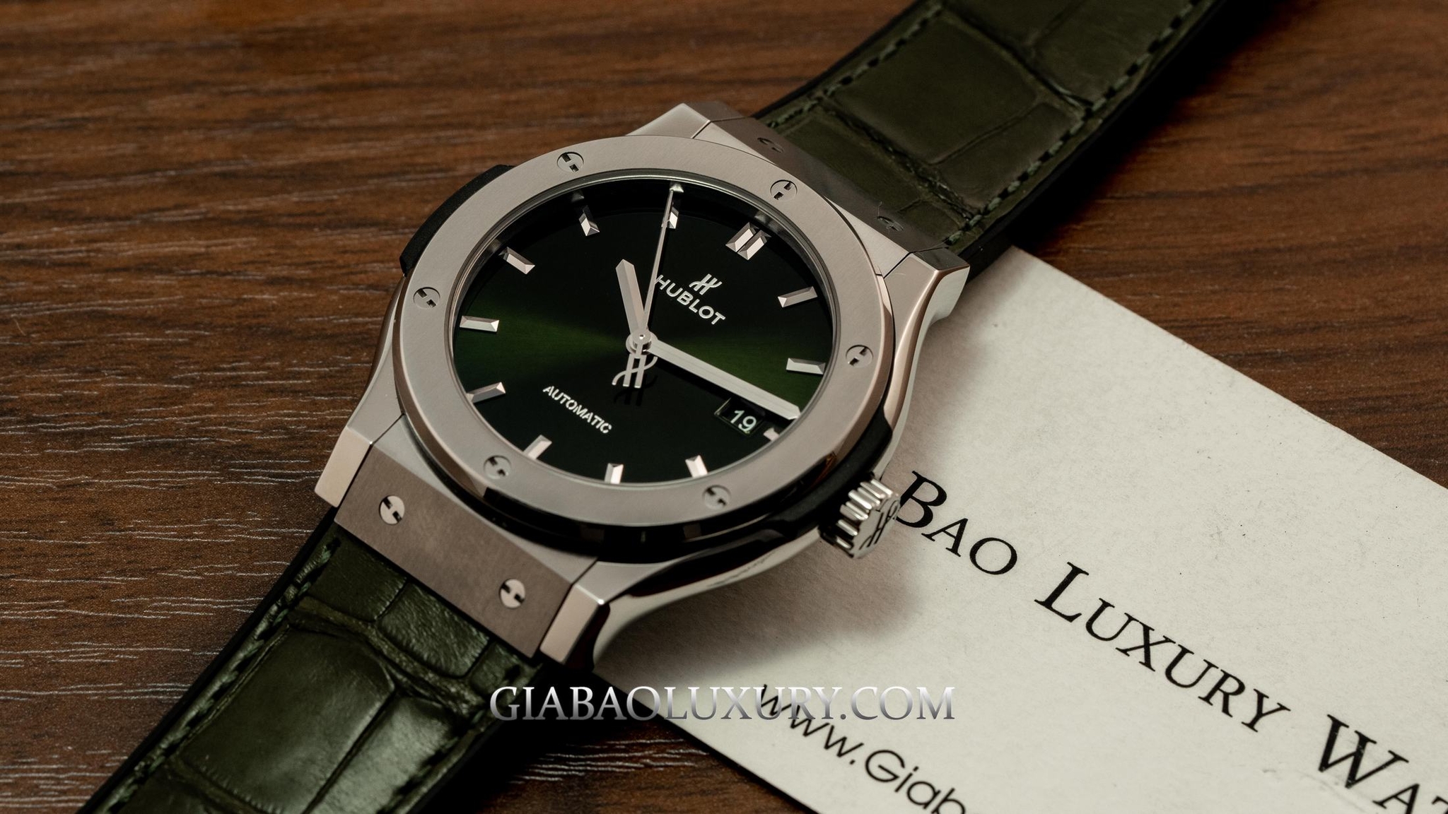 Đồng hồ Hublot Classic Fusion Green 42mm Titanium 542.NX.8970.LR