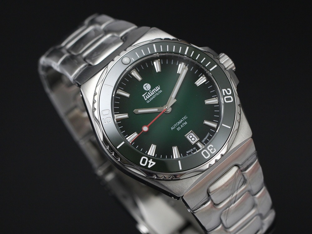 Đồng hồ đeo tay thương hiệu Tutima, dòng sản phẩm M2 Seven Seas S, Ref no: 6156-06, mặt số màu xanh lá cây size 40mm, máy tự động, vỏ đồng hồ và dây bằng thép không gỉ, hàng mới 100%