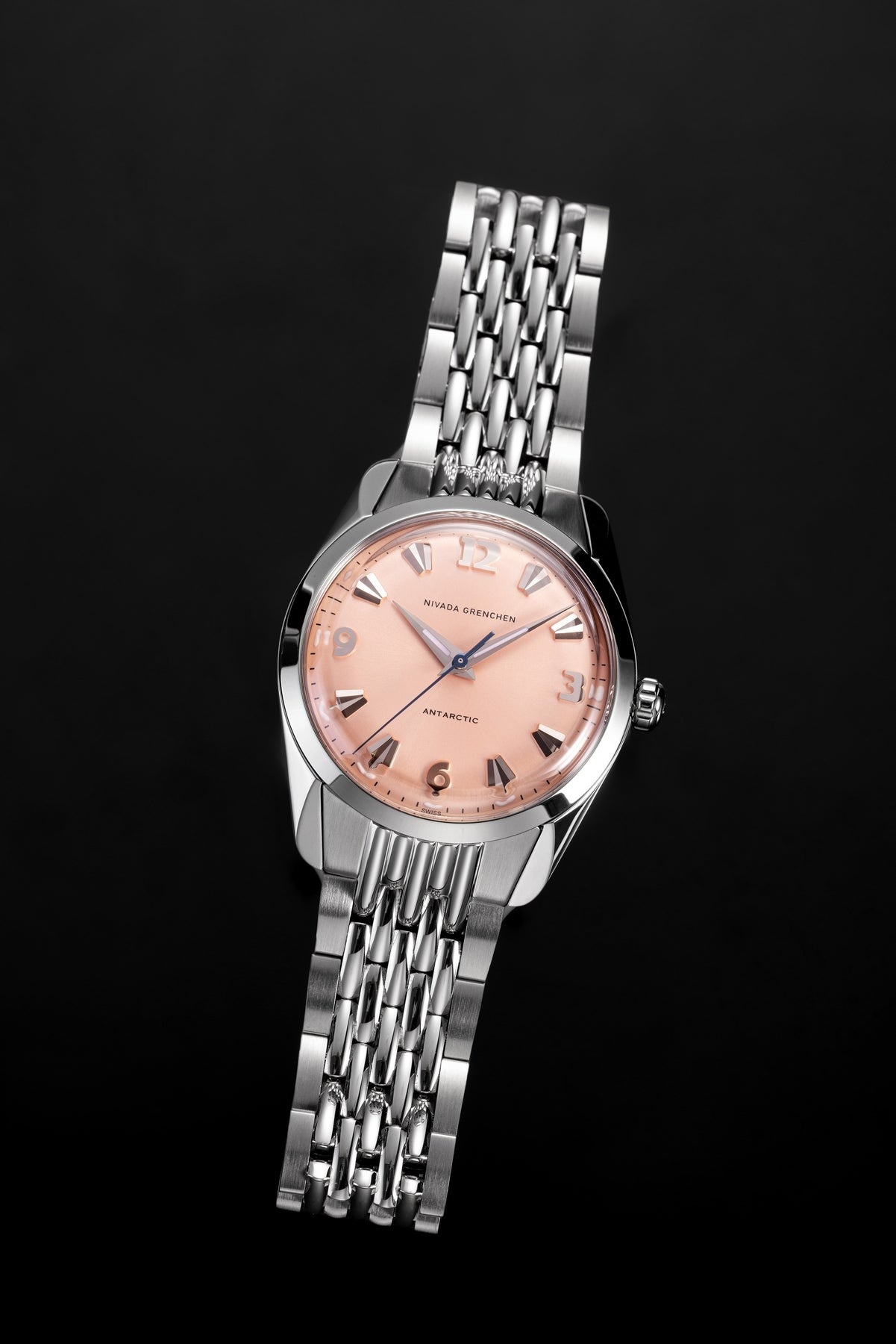 Nivada Grenchen, dòng sản phẩm Antarctic, Ref number: 35018M, mặt số Sunray chải tia cá hồi