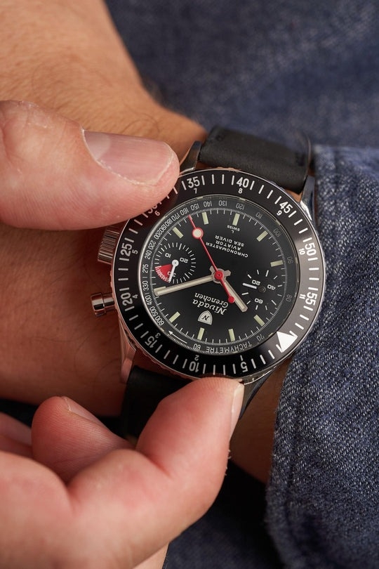 Nivada Grenchen, dòng sản phẩm Chronomaster Lollipop, Ref no: 86011M, mặt số màu đen