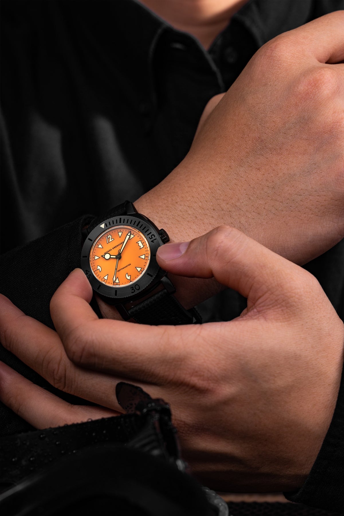 Nivada Grenchen, dòng sản phẩm Depthmaster, Ref number: 14131A, mặt số màu cam