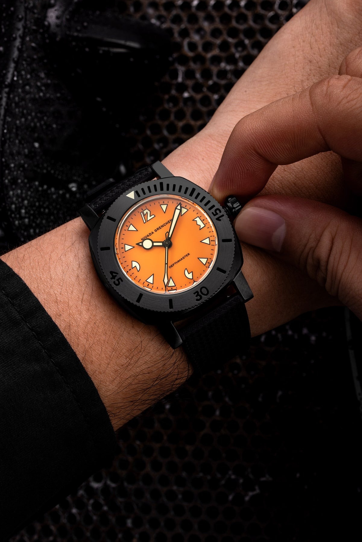 Nivada Grenchen, dòng sản phẩm Depthmaster, Ref number: 14131A, mặt số màu cam