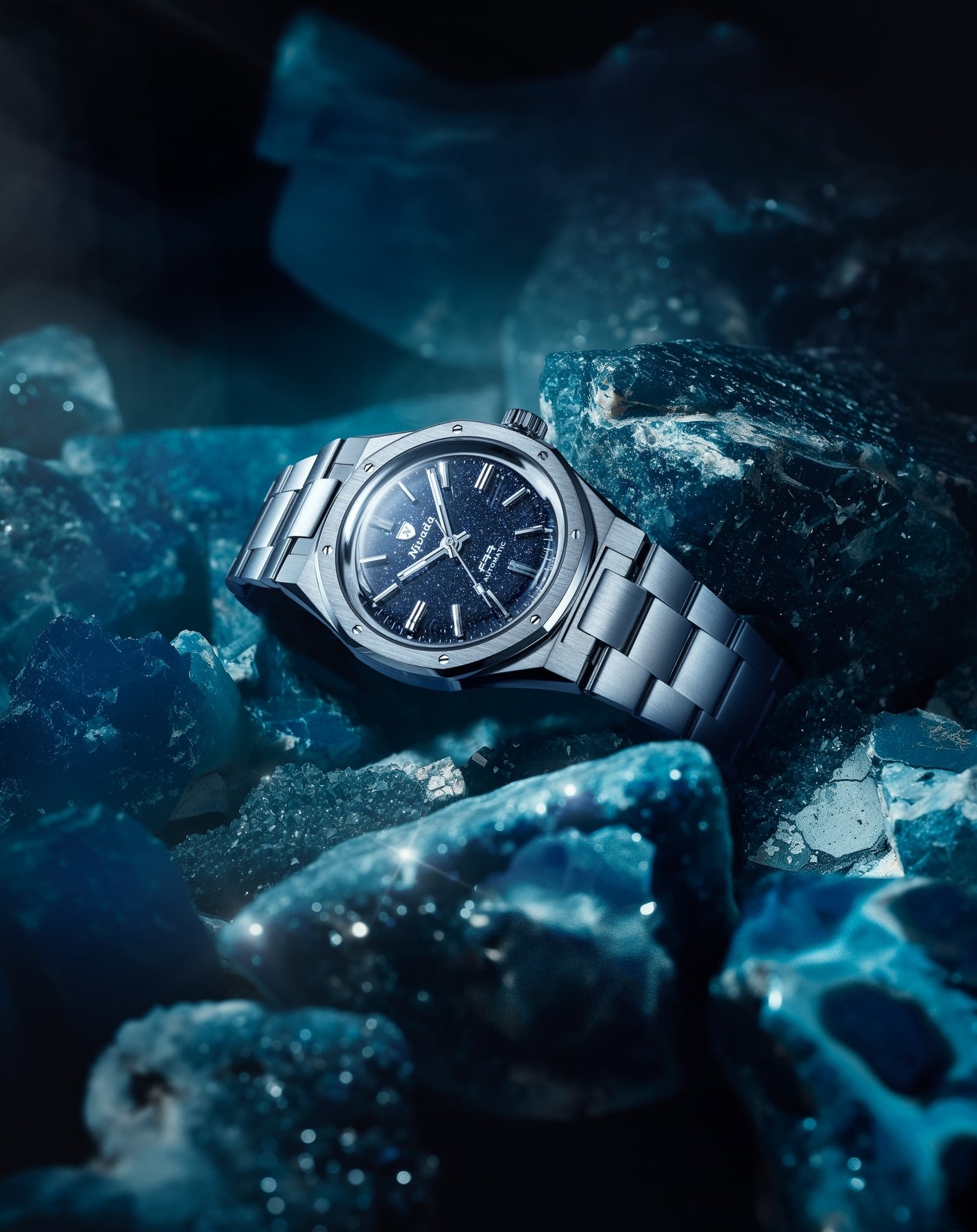 Nivada Grenchen, dòng sản phẩm F77, Ref number: 68010A77, mặt số đá thạch anh Aventurine xanh dương đậm