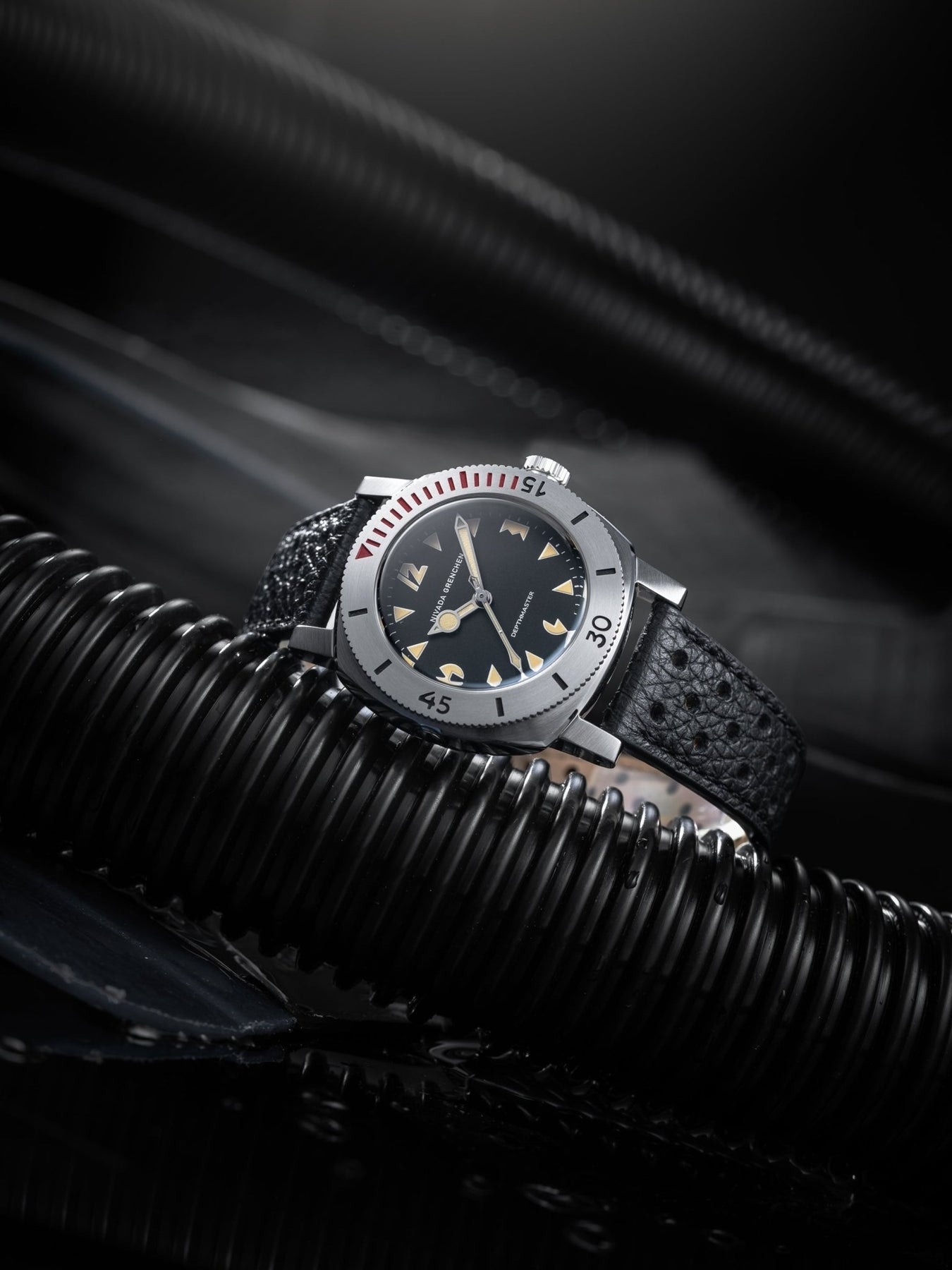 Nivada Grenchen, dòng sản phẩm Depthmaster - Pacman, Ref number: 14200A, mặt số đen