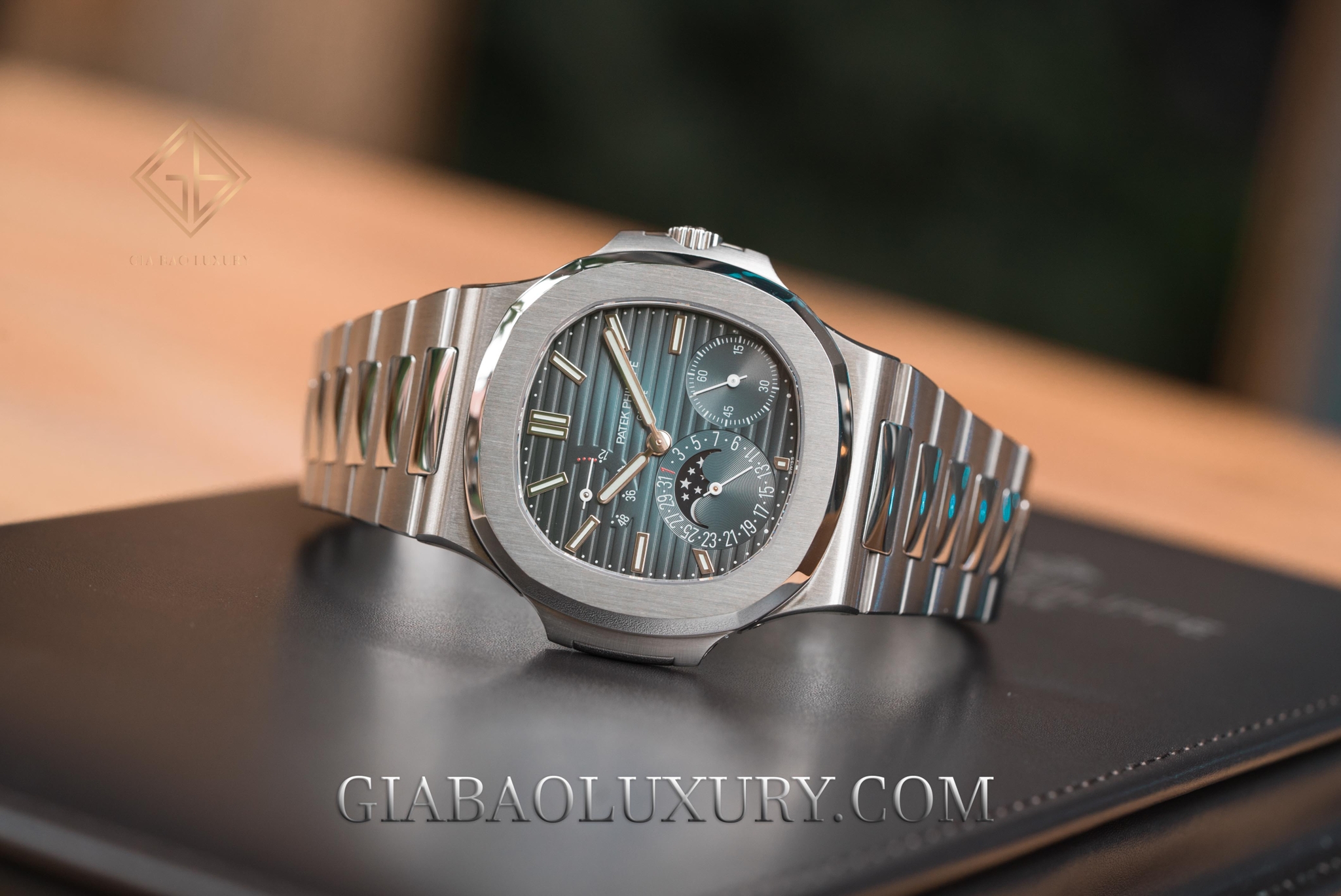 Review Đồng Hồ Patek Philippe Nautilus 5712/1A