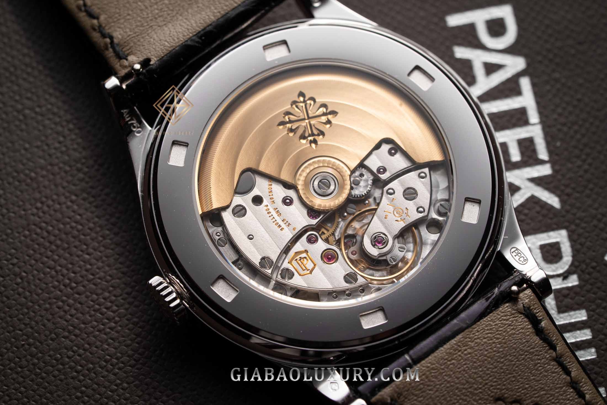 Đồng Hồ Patek Philippe Calatrava 5297G-001