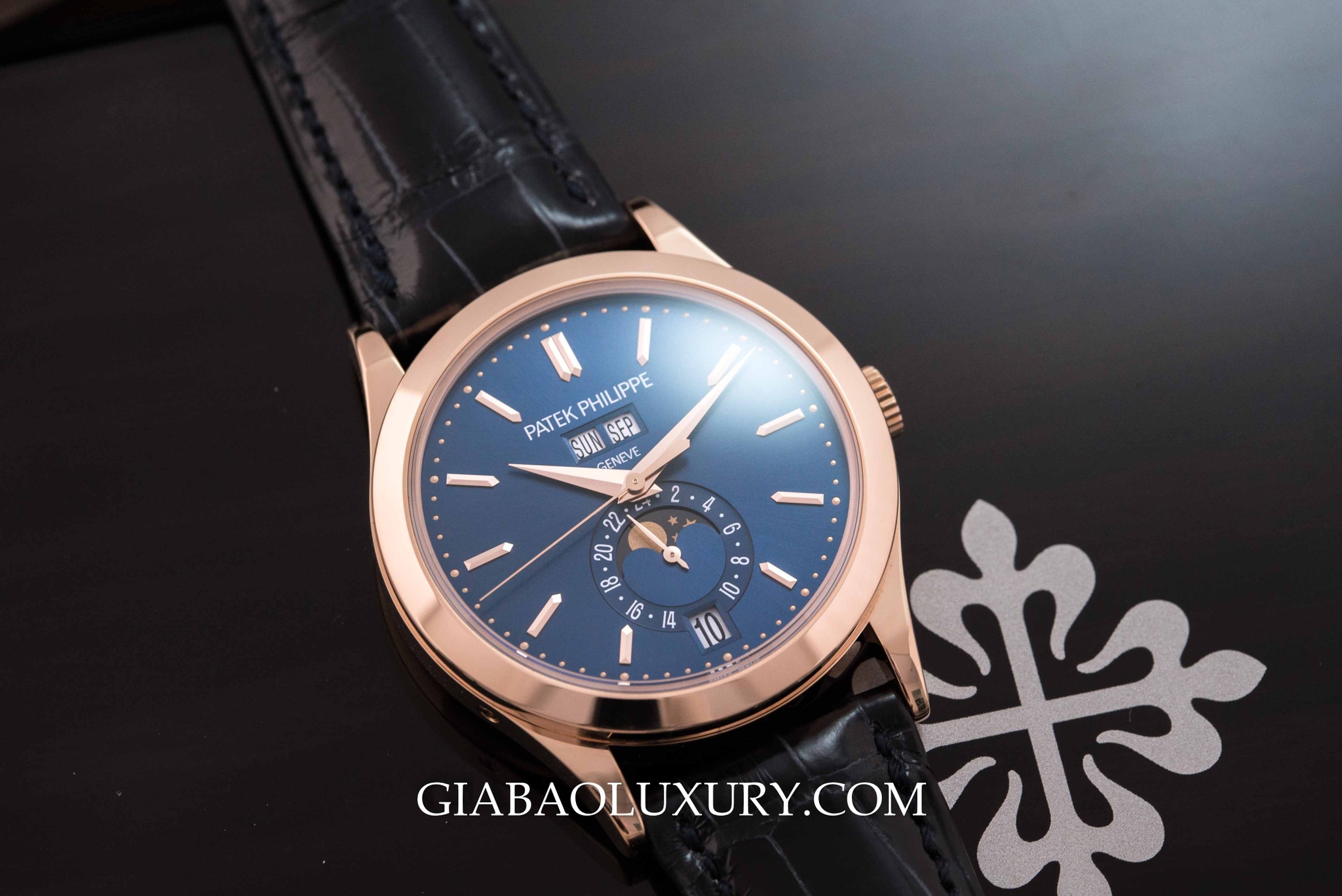 Đồng Hồ Patek Philippe Annual Calendar 5496R-014 Mid Night Blue
