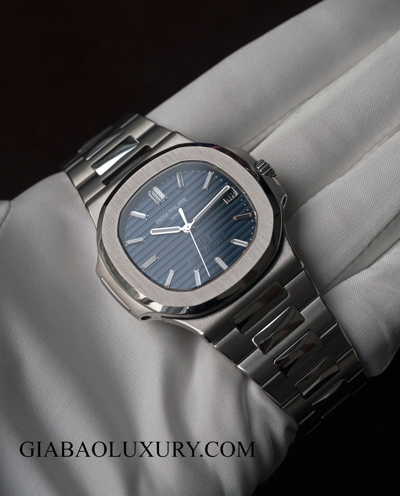 Đồng Hồ Patek Philippe Nautilus 5711/1P Phiên Bản Kỉ Niệm 40 Năm