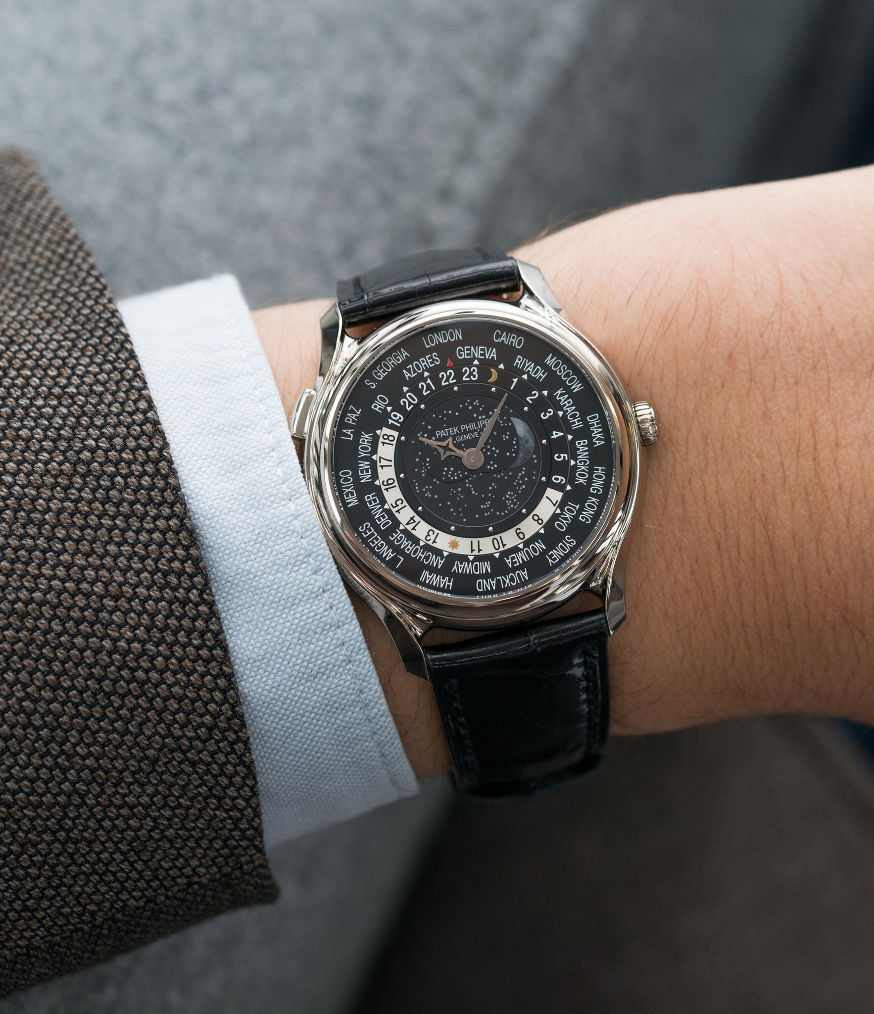 Đồng hồ Patek Philippe World-Timer Moonphase ref 5575G-001