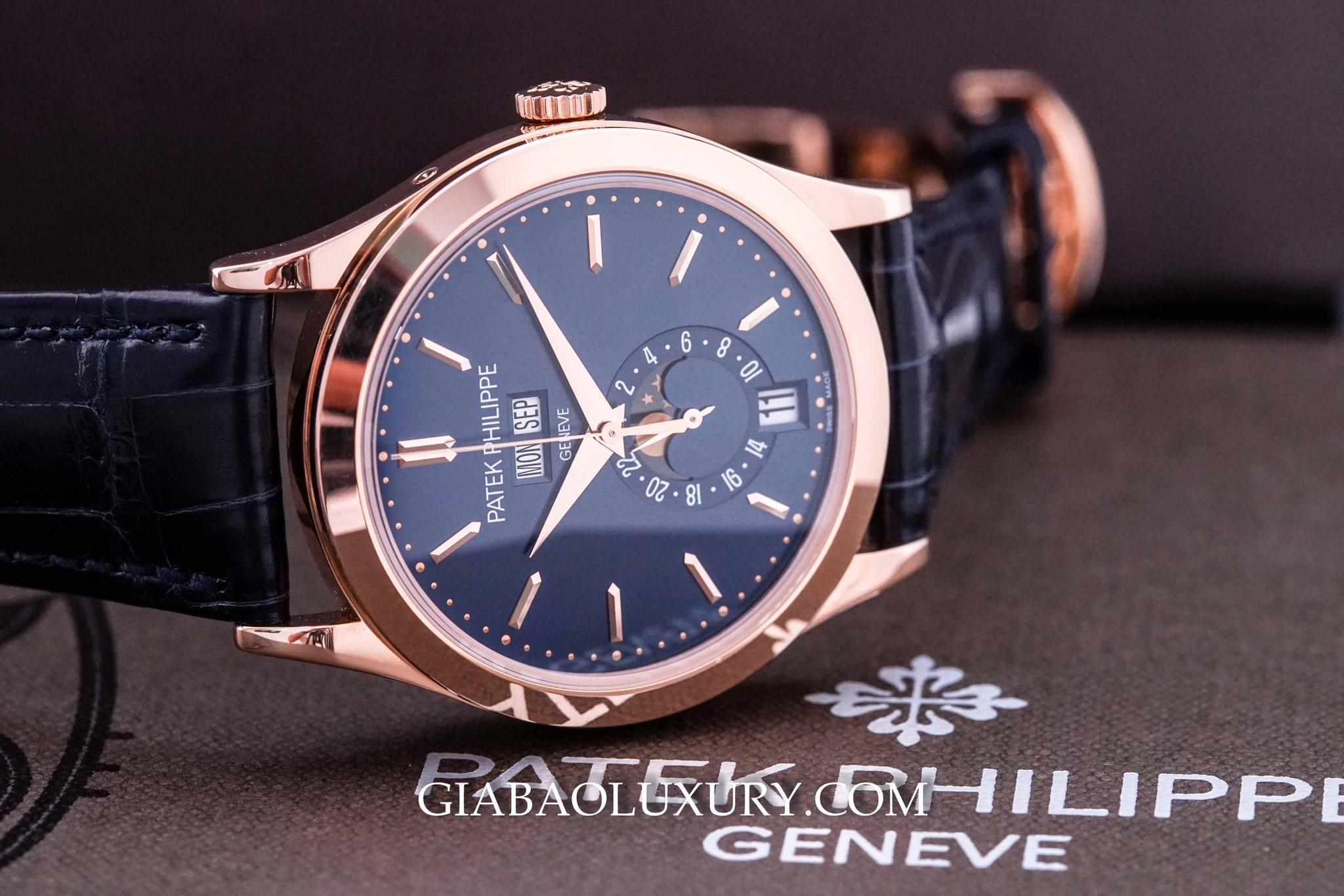 Đồng Hồ Patek Philippe Annual Calendar 5496R-014 Mid Night Blue